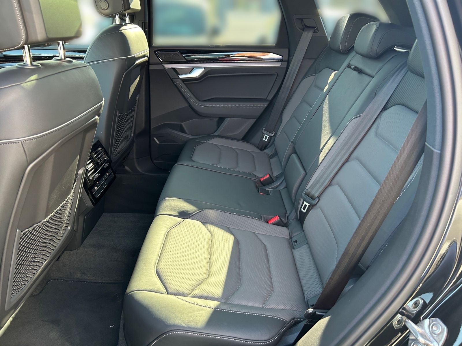 Fahrzeugabbildung Volkswagen Touareg R-Line 286PS Luftfahrwerk Allradlenkung