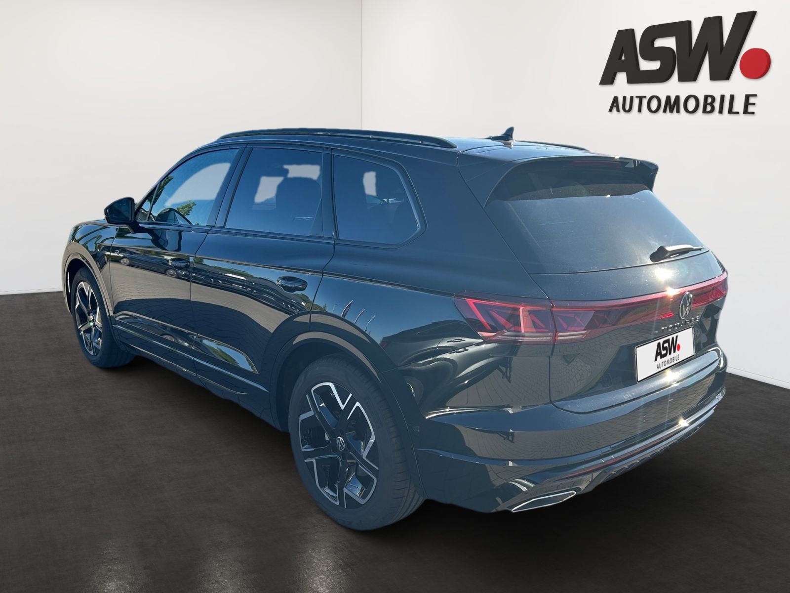 Fahrzeugabbildung Volkswagen Touareg R-Line 286PS Luftfahrwerk Allradlenkung