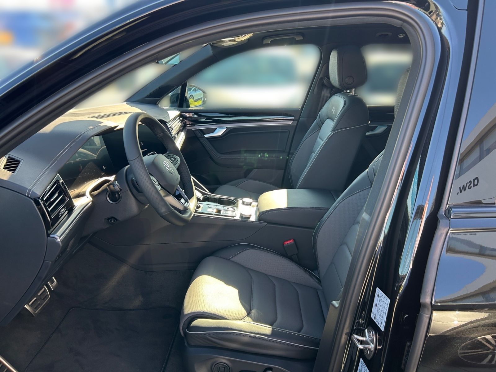 Fahrzeugabbildung Volkswagen Touareg R-Line 286PS Luftfahrwerk Allradlenkung