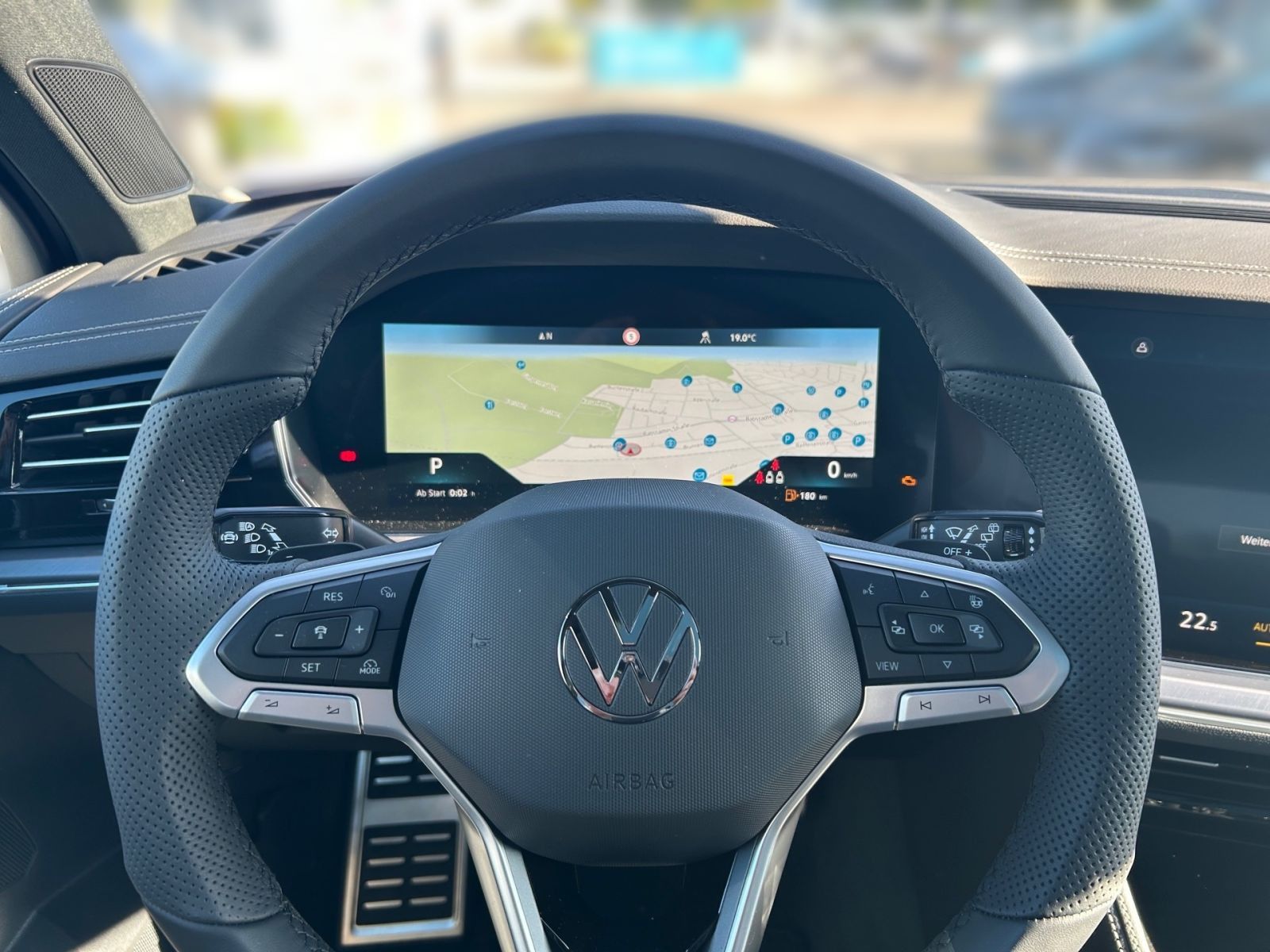 Fahrzeugabbildung Volkswagen Touareg R-Line 286PS Luftfahrwerk Allradlenkung