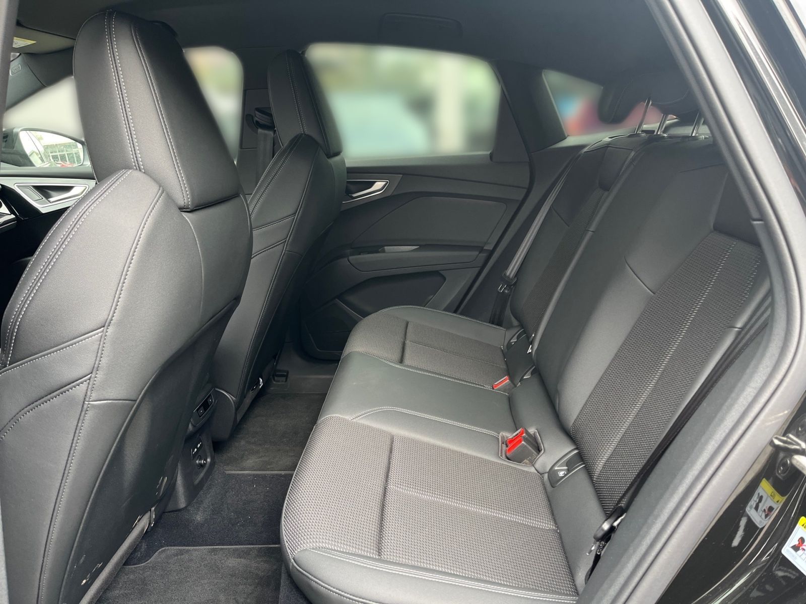 Fahrzeugabbildung Audi Q4 Sportback 50 e-tron quattro 220 kW