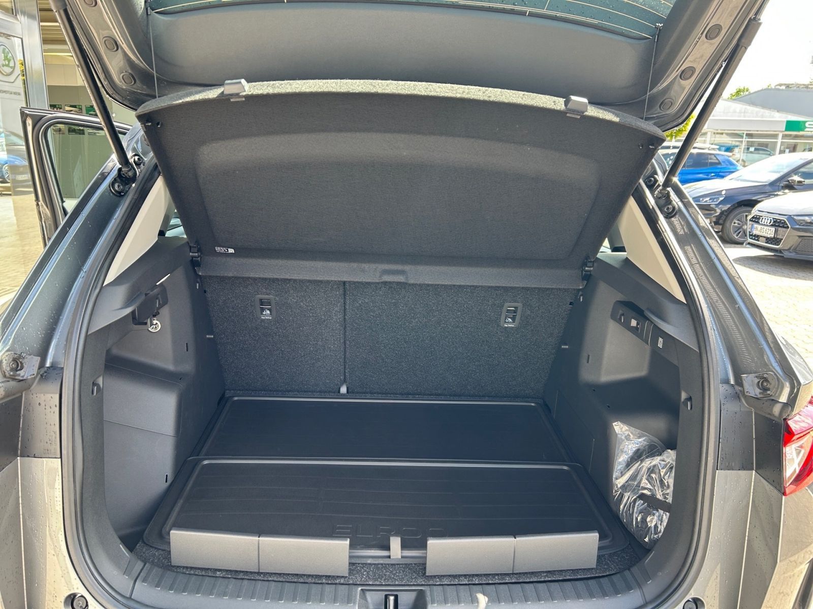 Fahrzeugabbildung SKODA Elroq 50 Tour 125 kW Kamera PDC SHZ Navi AHK