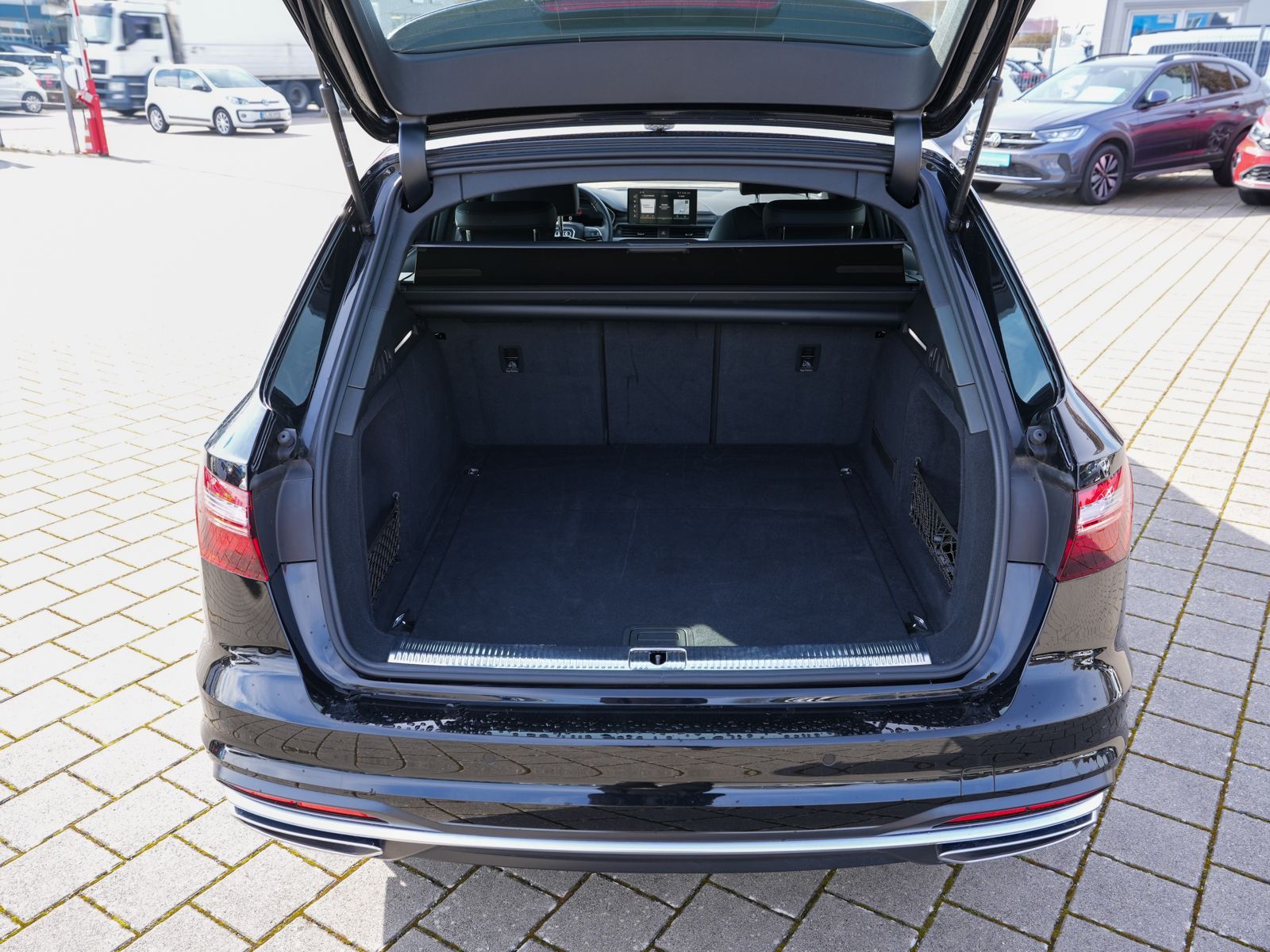 Fahrzeugabbildung Audi A4 Avant advanced 35TFSI Stron Nav LED ACC LEDER