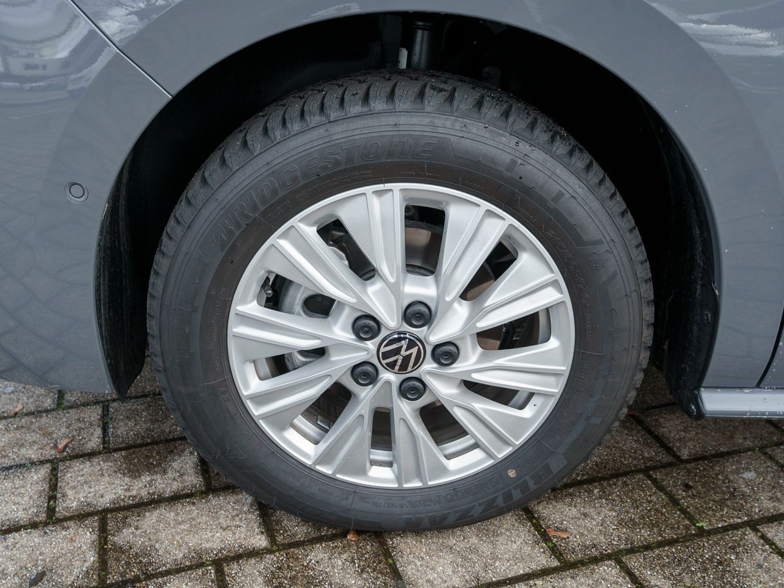Fahrzeugabbildung Volkswagen Multivan Life 2,0 TDI SCR DSG lang 7-Sitzer AHK