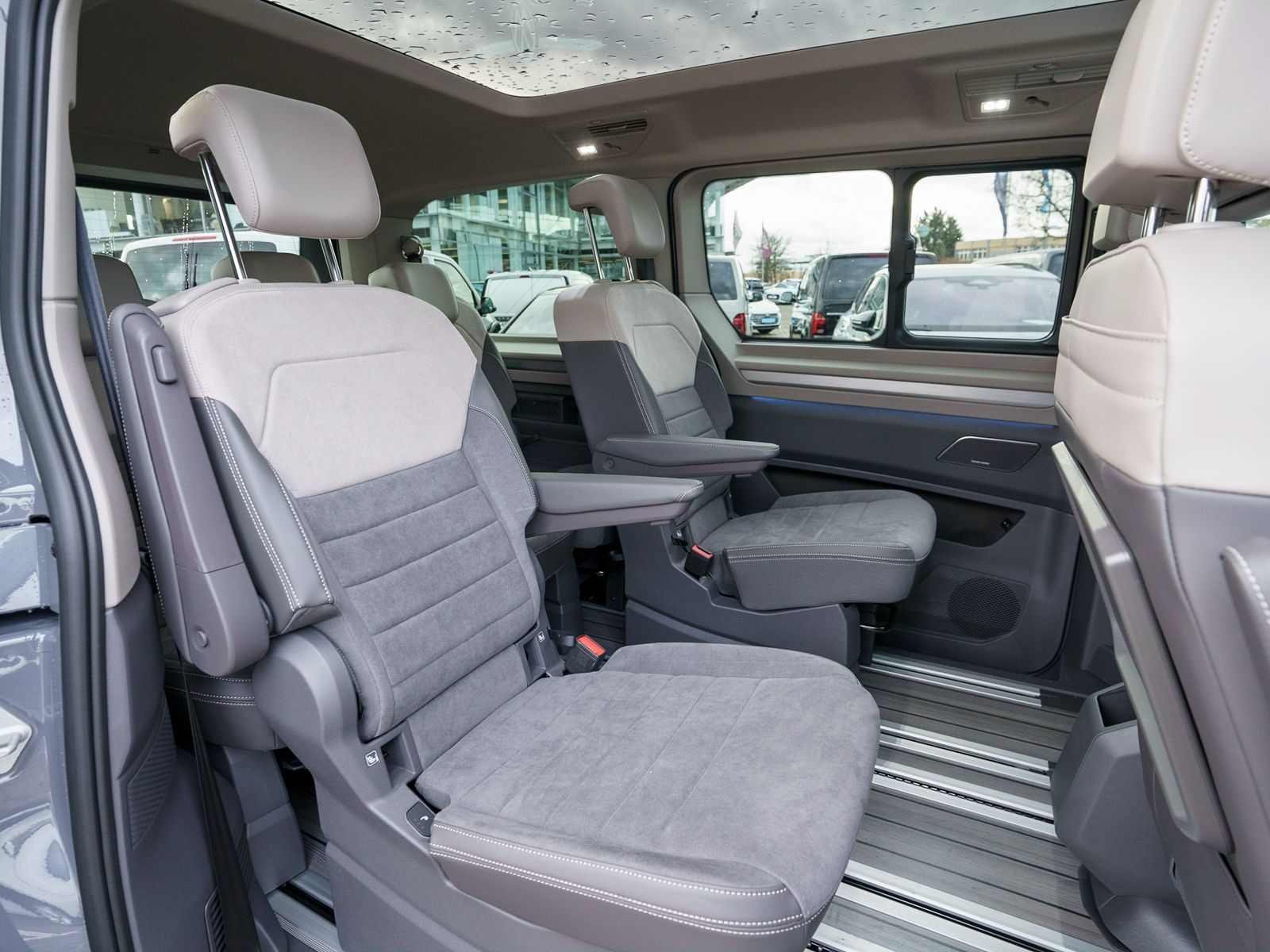 Fahrzeugabbildung Volkswagen Multivan Life 2,0 TDI SCR DSG lang 7-Sitzer AHK