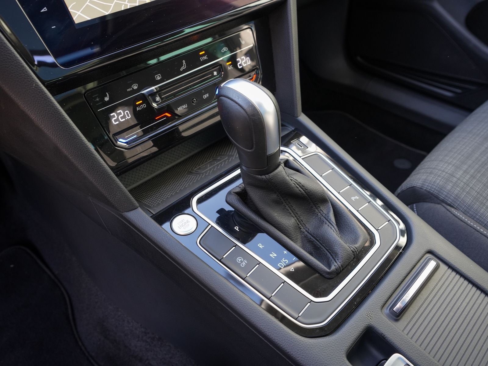 Fahrzeugabbildung Volkswagen Passat Variant Business 2.0TDI DSG Navi RFK Pano