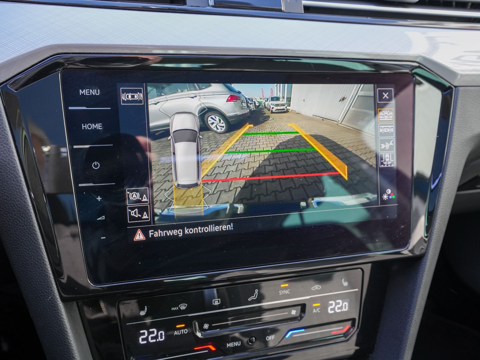 Fahrzeugabbildung Volkswagen Passat Variant Business 2.0TDI DSG Navi RFK Pano