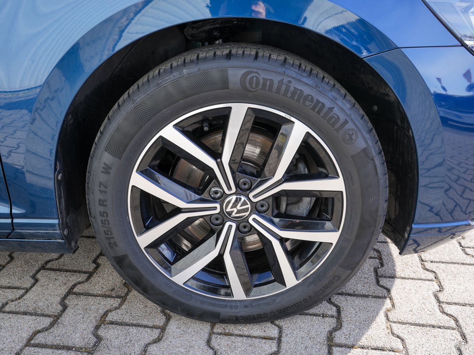 Fahrzeugabbildung Volkswagen Passat Variant Business 2.0TDI DSG Navi RFK Pano