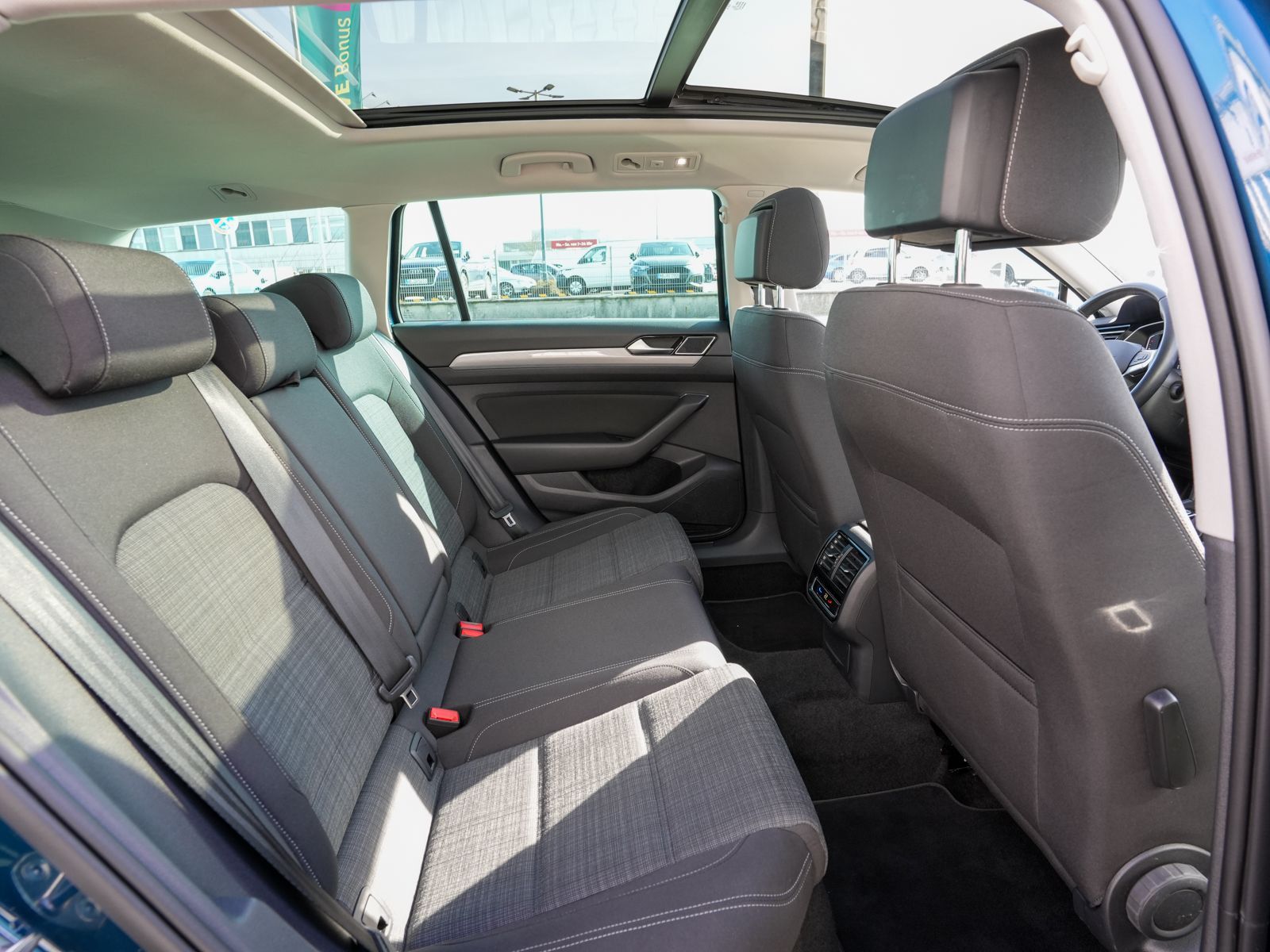 Fahrzeugabbildung Volkswagen Passat Variant Business 2.0TDI DSG Navi RFK Pano