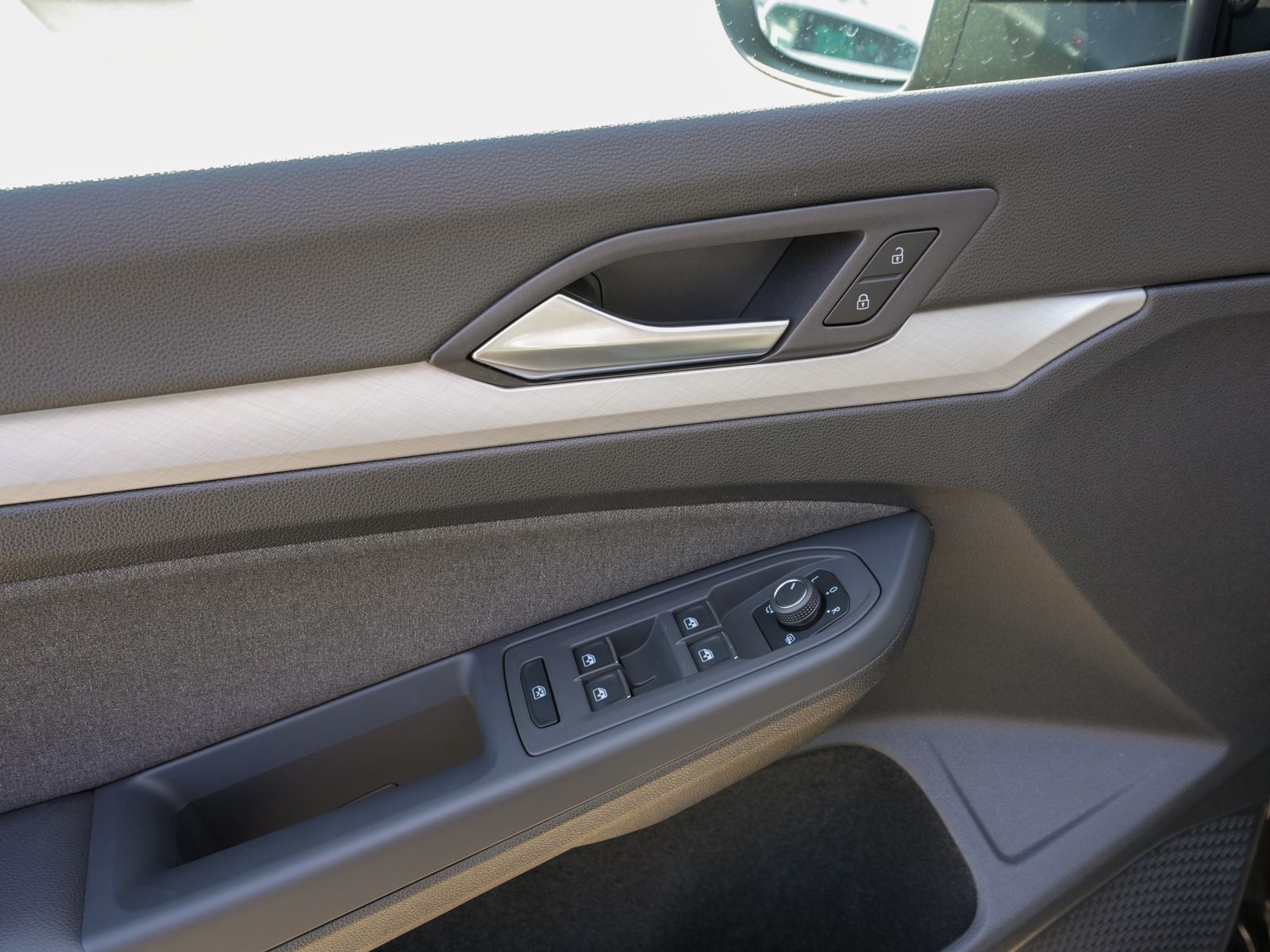 Fahrzeugabbildung Volkswagen Golf Life 1.5 TSI Navi LED ACC SHZ PDC AHK