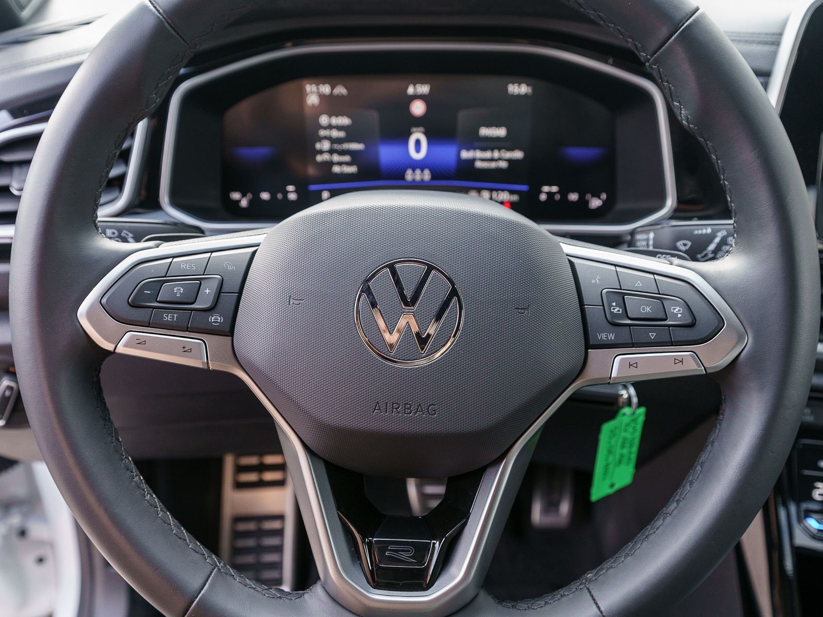 Fahrzeugabbildung Volkswagen T-ROC R-Line 2,0 TDI DSG LED NAVI RFK ACC VC AHK