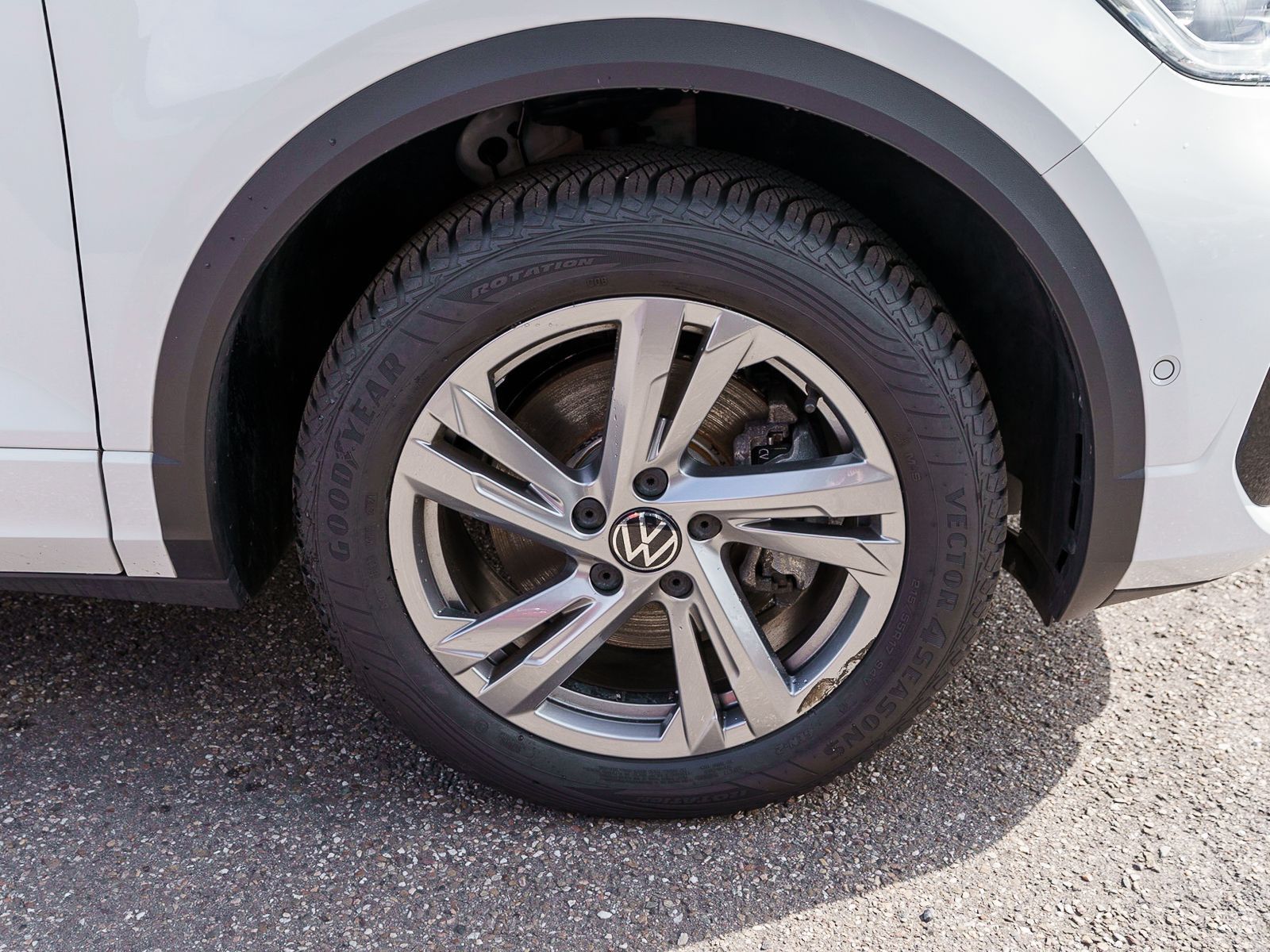 Fahrzeugabbildung Volkswagen T-ROC R-Line 2,0 TDI DSG LED NAVI RFK ACC VC AHK