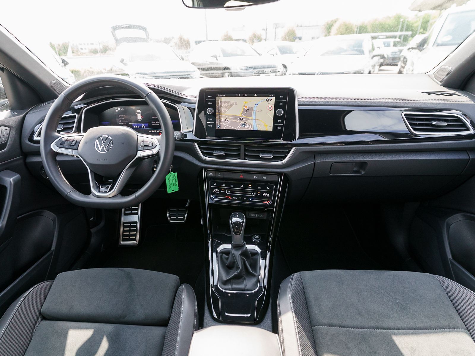 Fahrzeugabbildung Volkswagen T-ROC R-Line 2,0 TDI DSG LED NAVI RFK ACC VC AHK