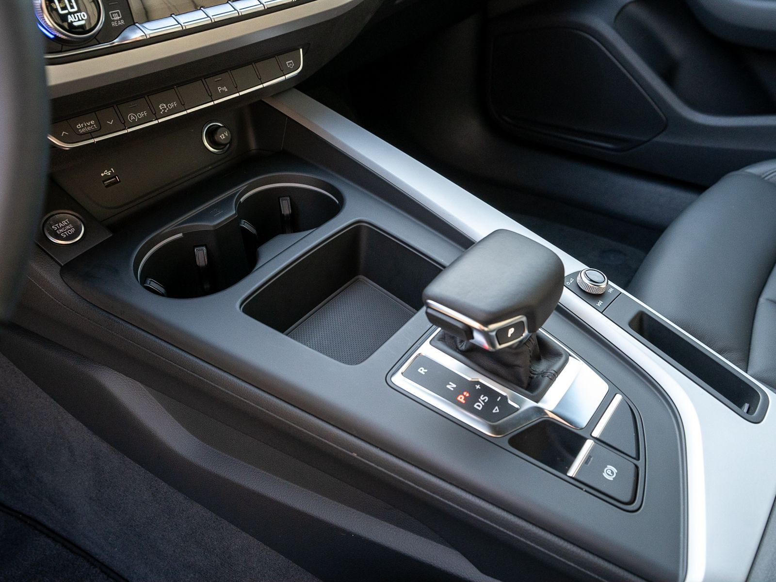 Fahrzeugabbildung Audi A4 Avant advanced 40TFSI quattro Navi LED RFK AC