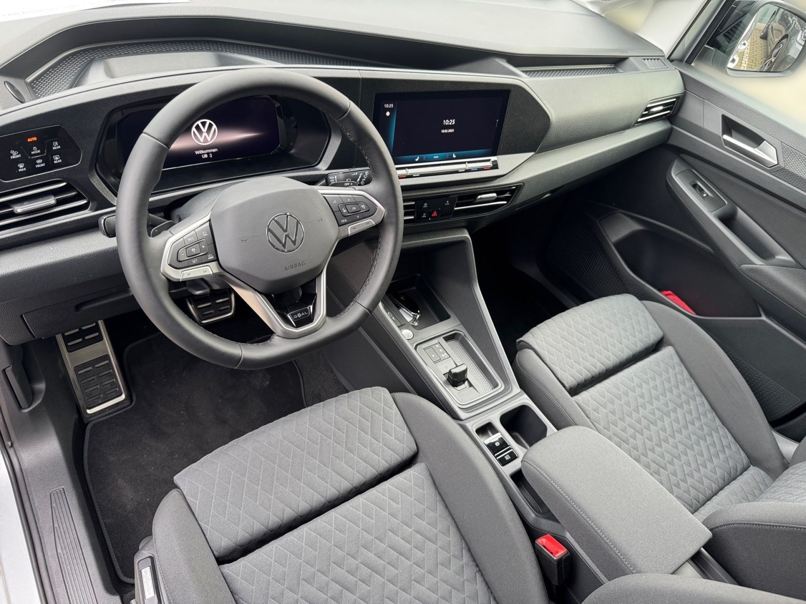 Fahrzeugabbildung Volkswagen Caddy Maxi "Goal" 7-Sitzer 2.0 TDI DSG LED NAVI