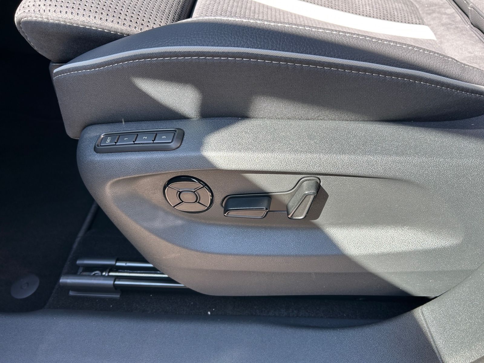 Fahrzeugabbildung SKODA Kodiaq Sportline 2,0TSI 204PS DSG 4x4 Standh AHK