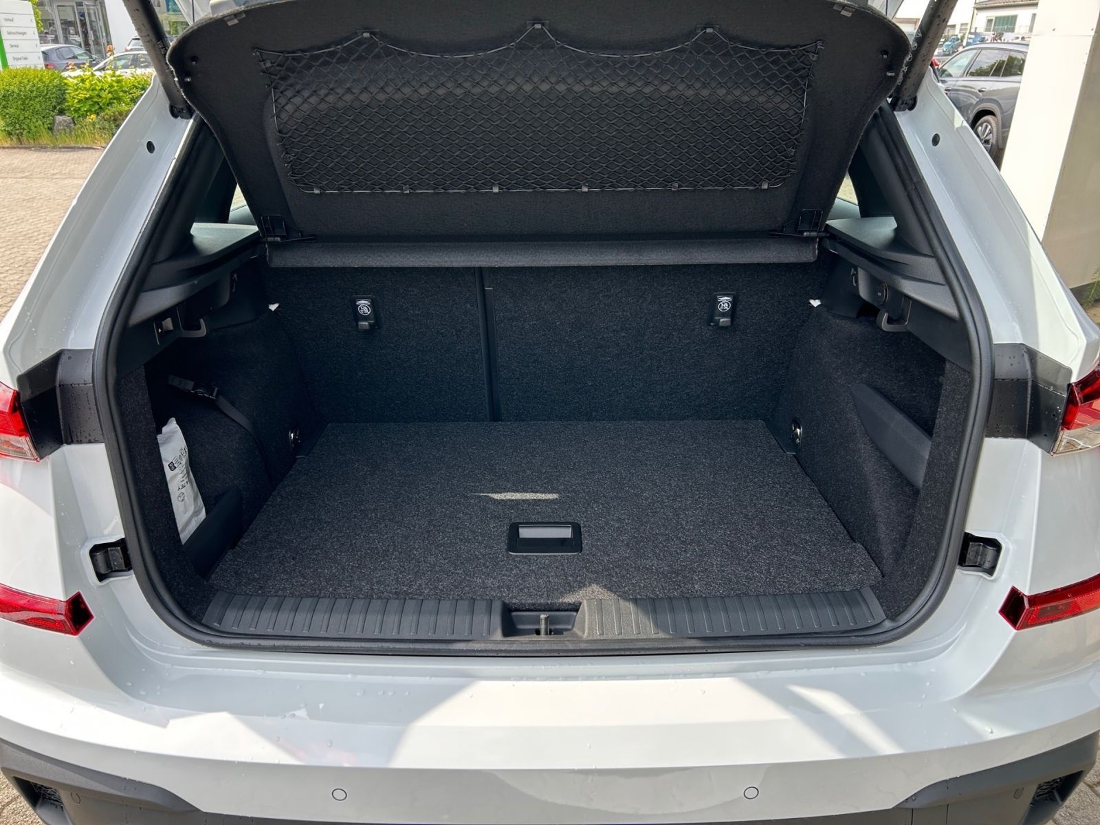 Fahrzeugabbildung SKODA Kamiq Selection 1,0 TSI 116PS DSG ACC Kamera AHK