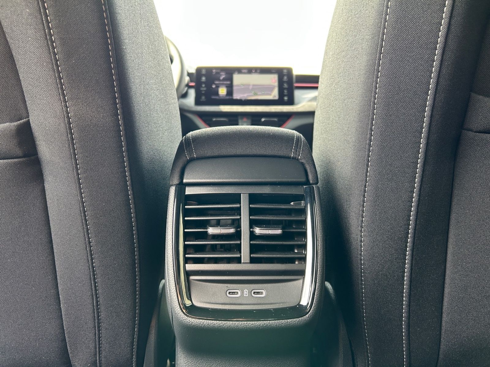 Fahrzeugabbildung SKODA Kamiq Selection 1,0 TSI 116PS DSG ACC Kamera AHK