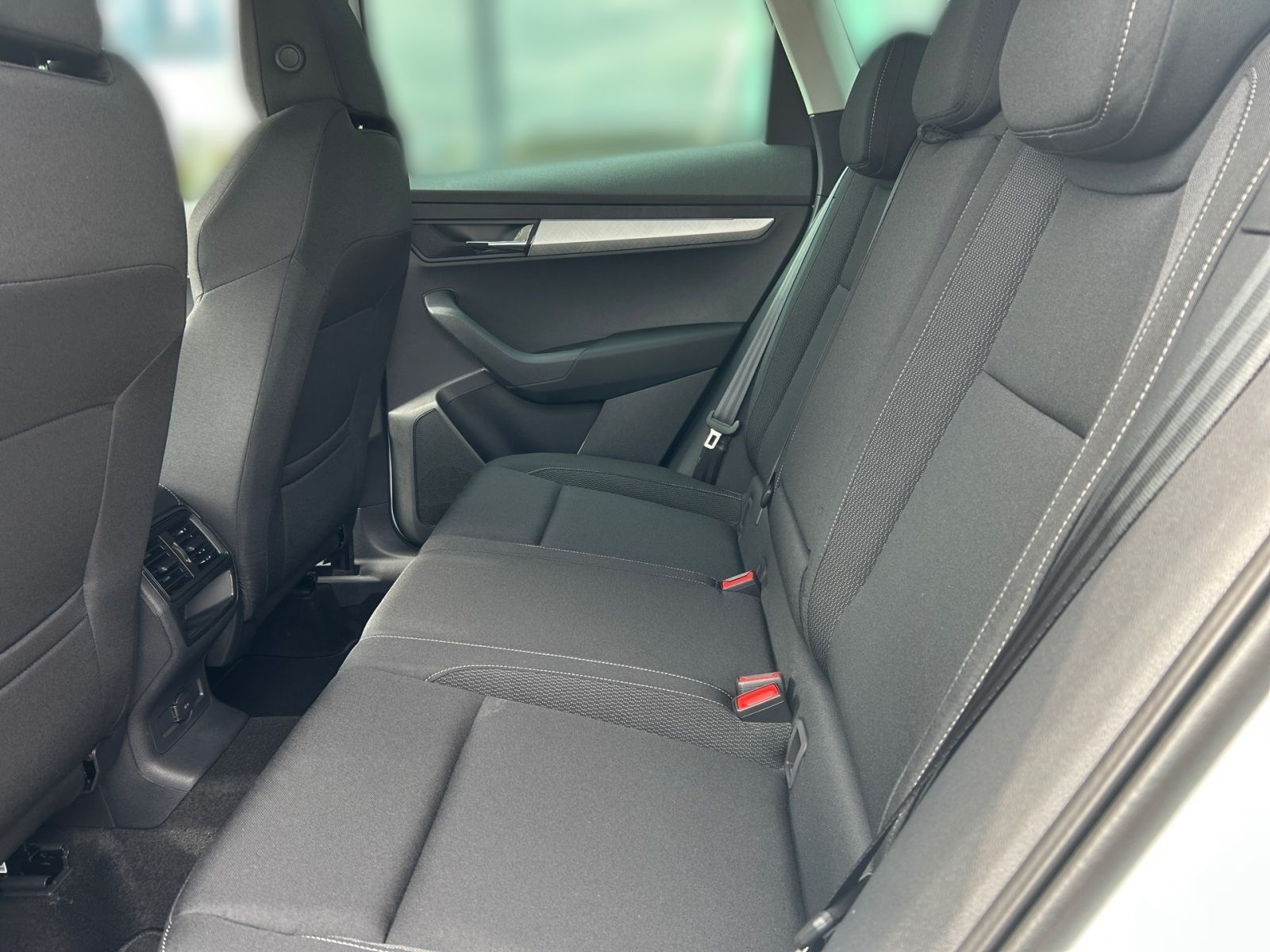 Fahrzeugabbildung SKODA Karoq Tour 1,5 TSI 150PS DSG ACC Kamera SHZ ACC