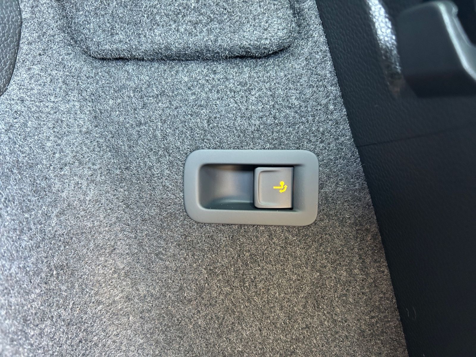 Fahrzeugabbildung SKODA Karoq Selection 1,5 TSI 150S DSG ACC Kamera AHK