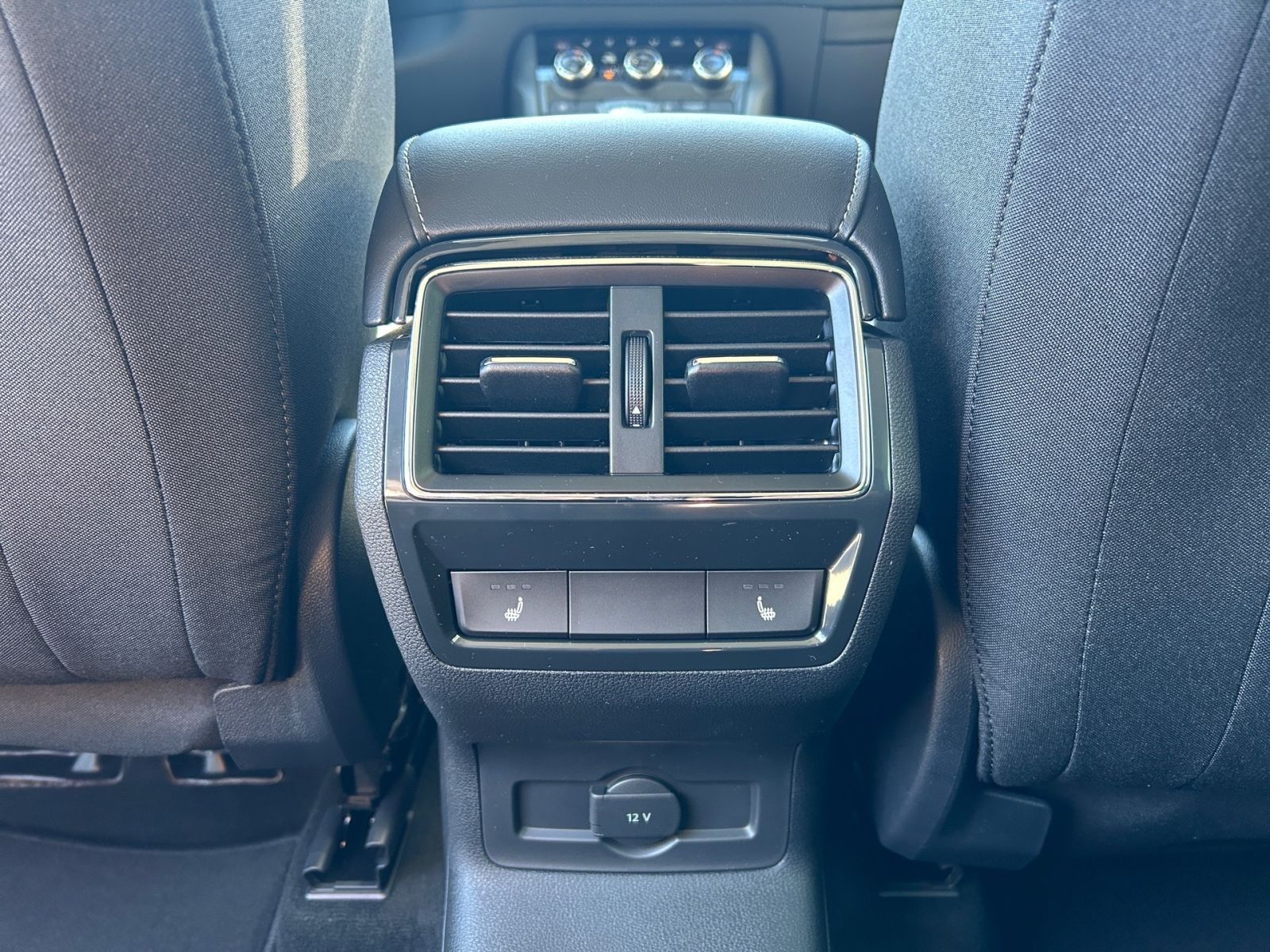 Fahrzeugabbildung SKODA Karoq Selection 1,5 TSI 150S DSG ACC Kamera AHK