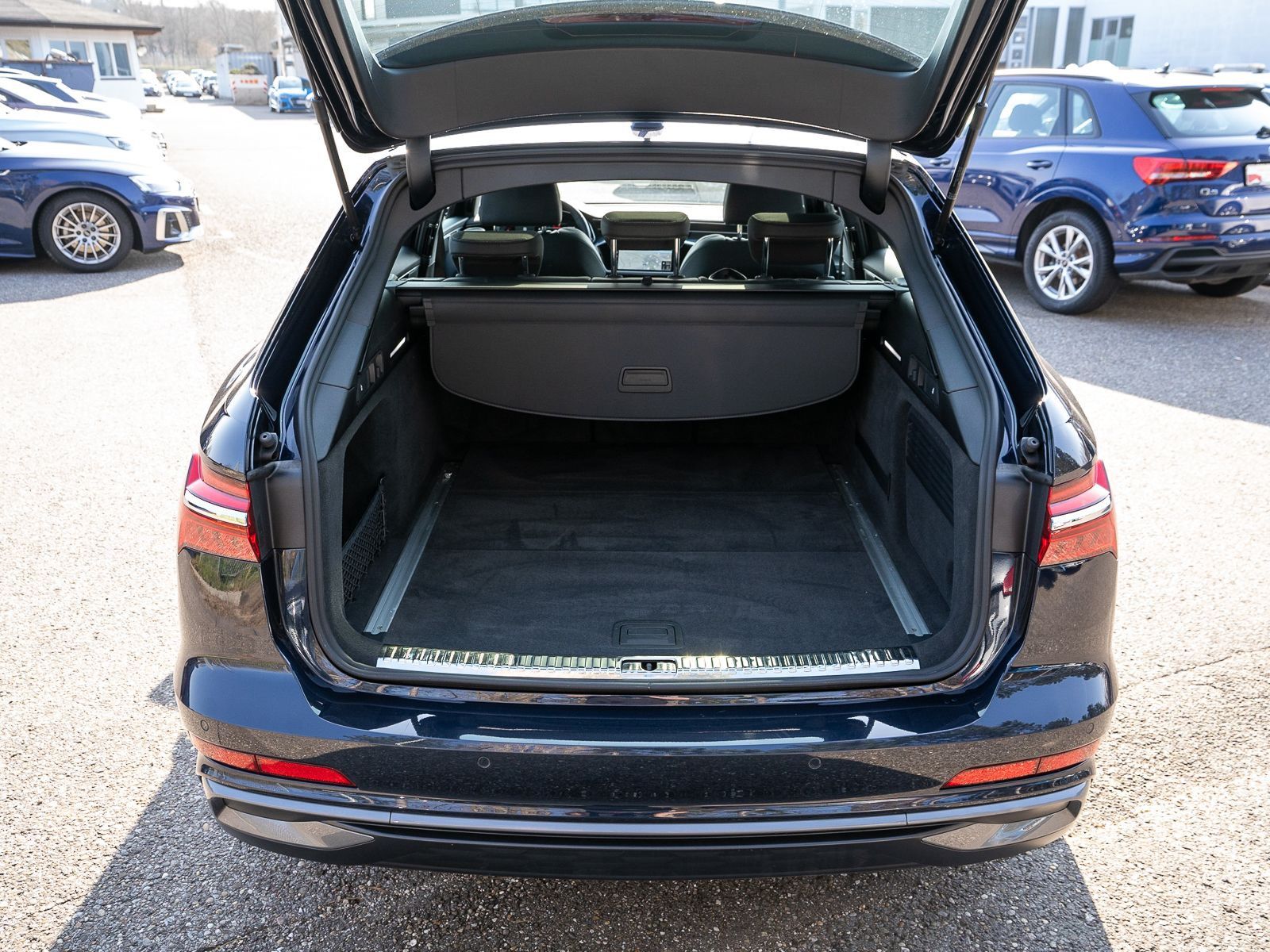 Fahrzeugabbildung Audi A6 Avant Sline 40TDI quattro Navi Matrix Pano VC