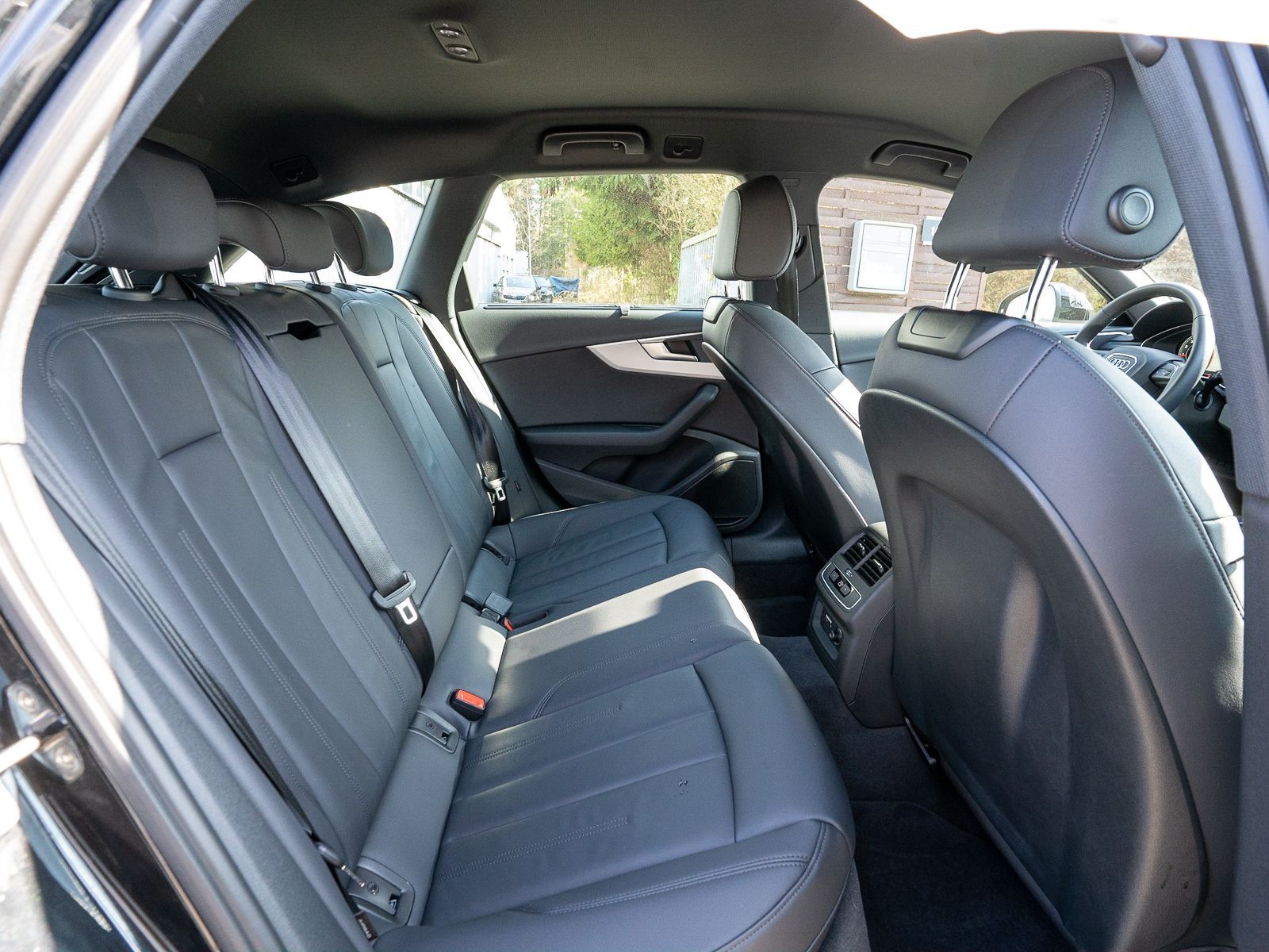 Fahrzeugabbildung Audi A4 Avant advanced 35TFSI Stroni Navi LED RFK ACC