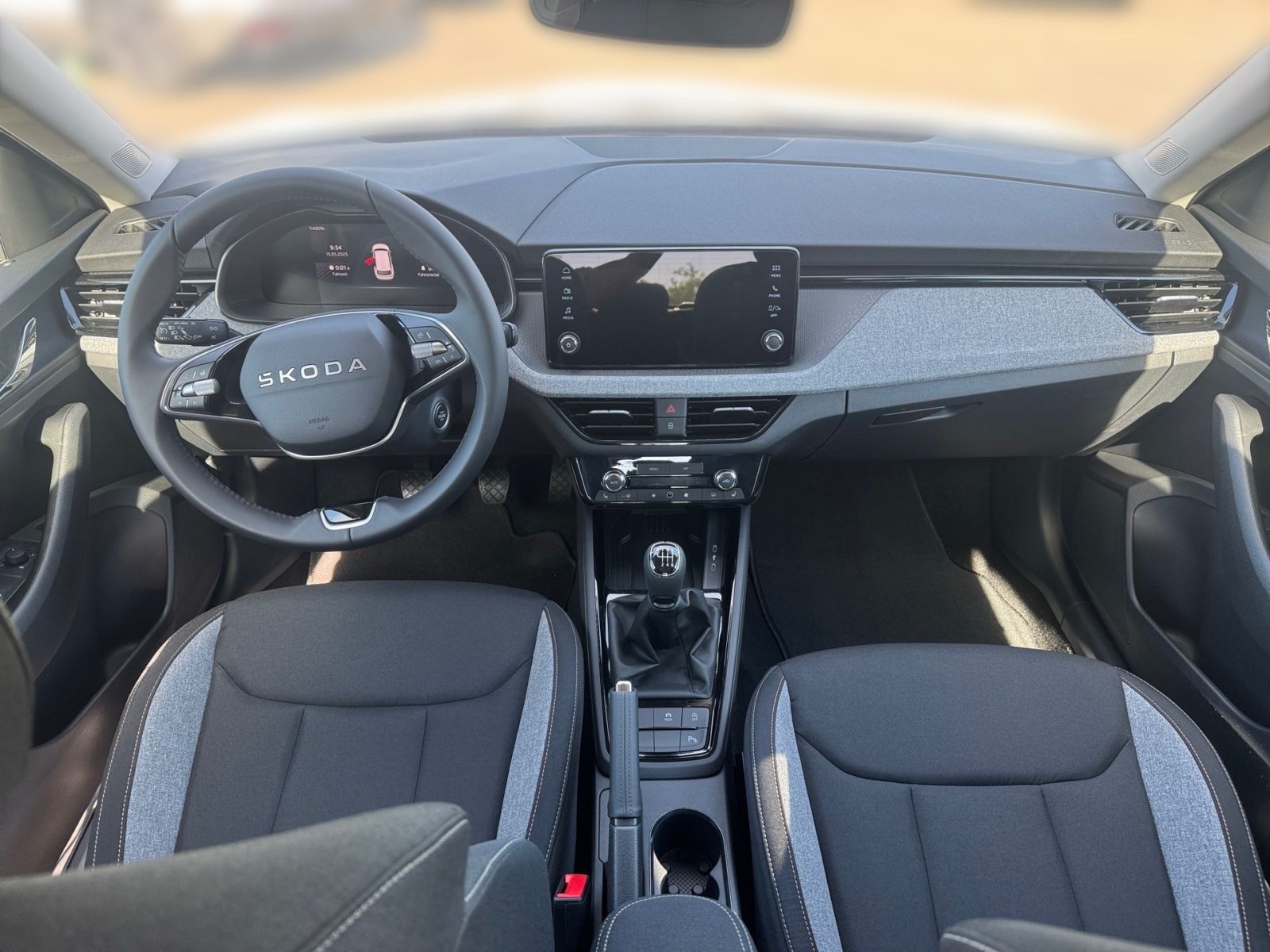 Fahrzeugabbildung SKODA Kamiq Tour 1,0TSI 116PS Smart Kamera SHZ PDC AHK