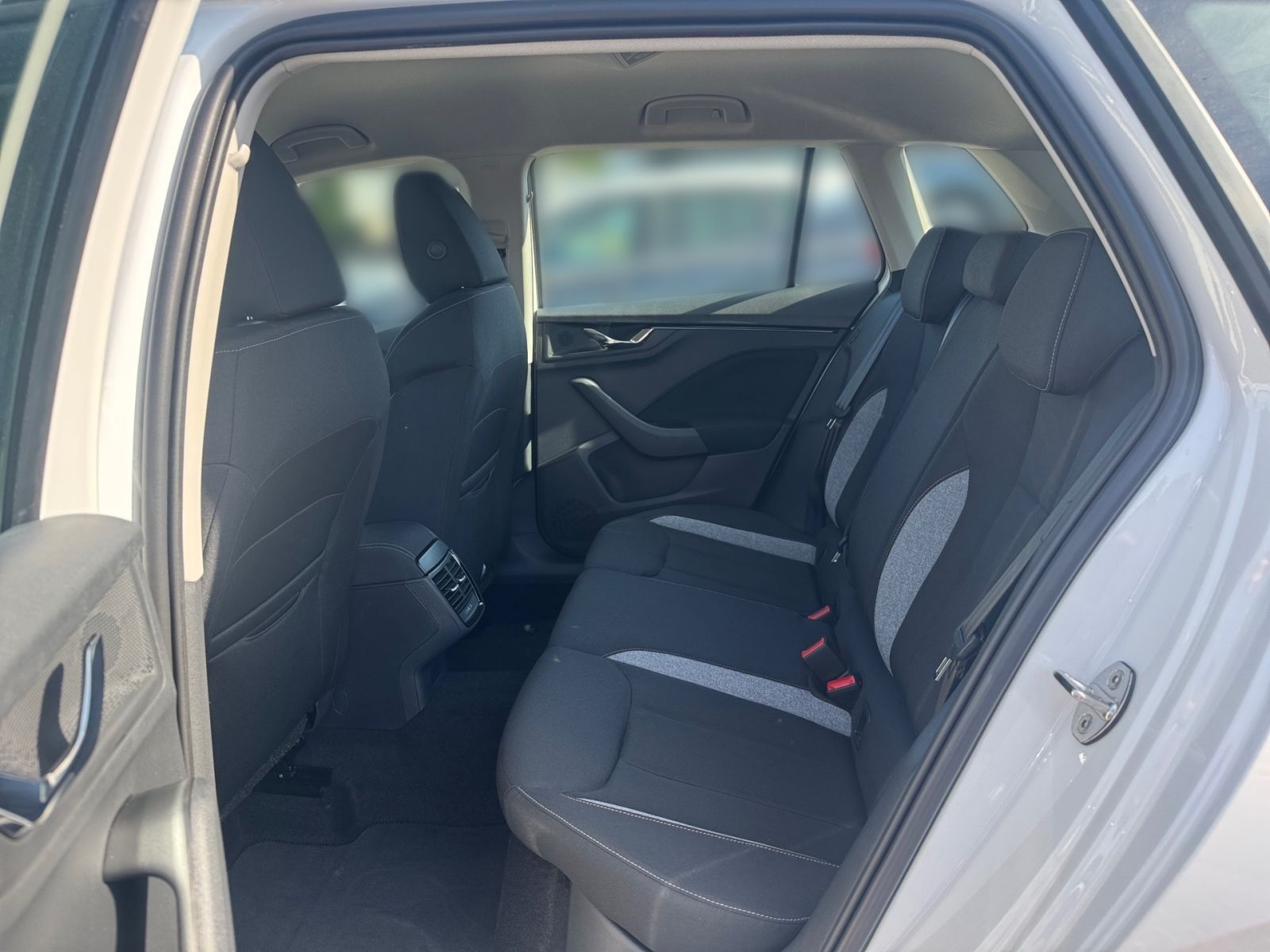 Fahrzeugabbildung SKODA Kamiq Tour 1,0TSI 116PS Smart Kamera SHZ PDC AHK
