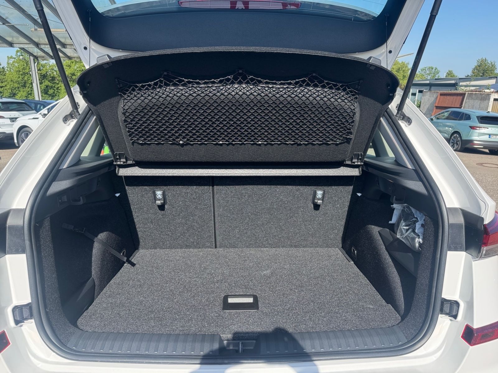 Fahrzeugabbildung SKODA Kamiq Tour 1,0TSI 116PS Smart Kamera SHZ PDC AHK