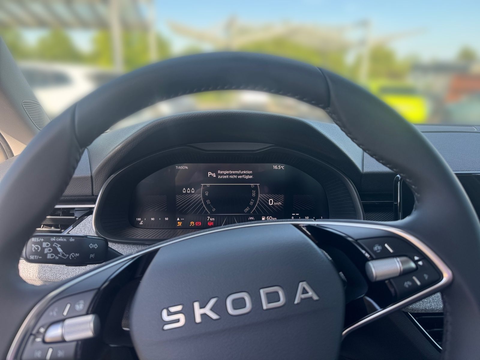 Fahrzeugabbildung SKODA Kamiq Tour 1,0TSI 116PS Smart Kamera SHZ PDC AHK