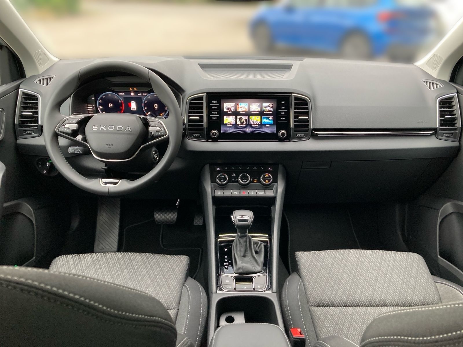 Fahrzeugabbildung SKODA Karoq Selection 1,5 TSI 150PS DSG ACC Kamera AHK