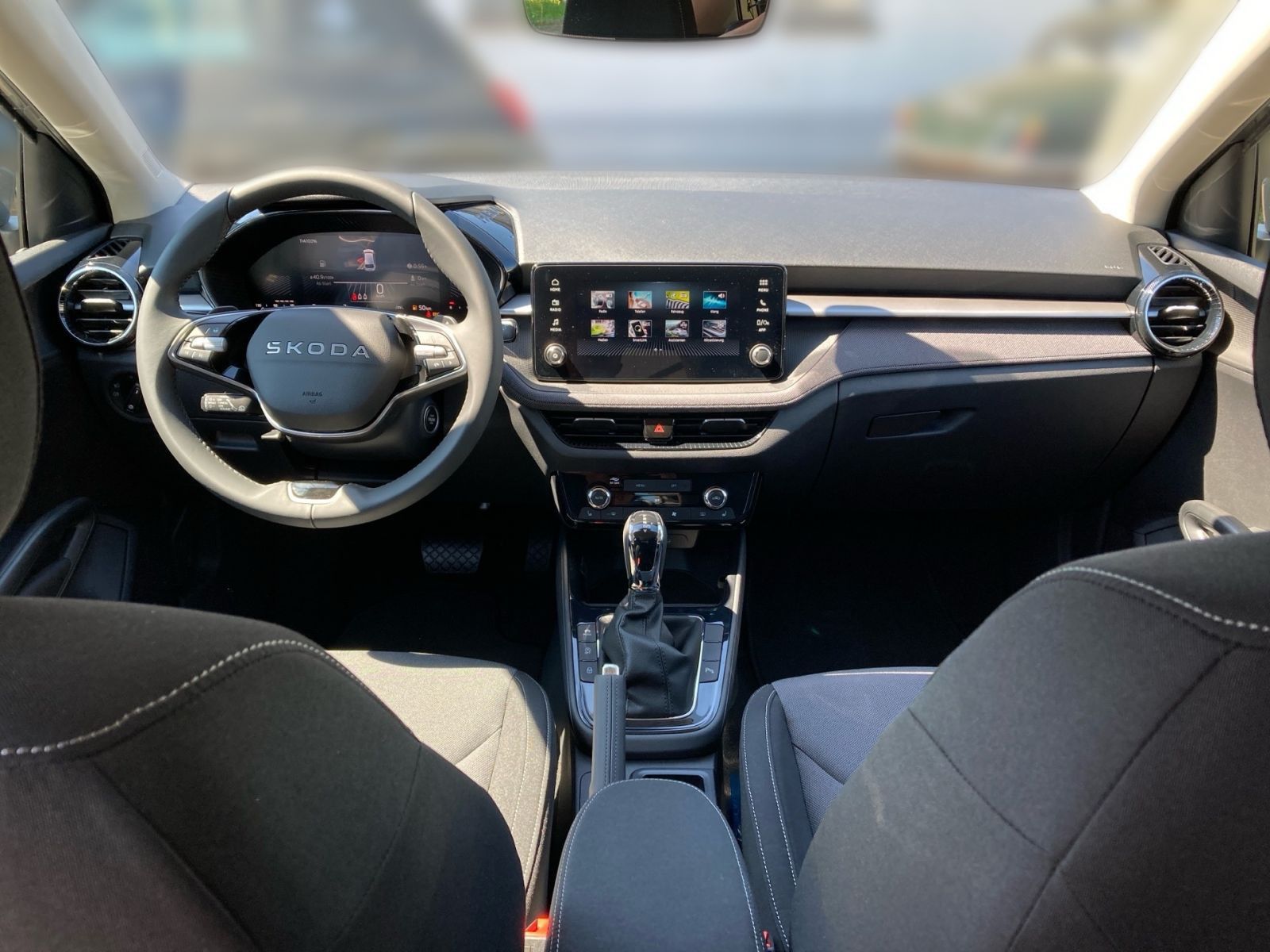 Fahrzeugabbildung SKODA Fabia Tour 1,0 TSI 116PS DSG ACC PDC Kamera SHZ