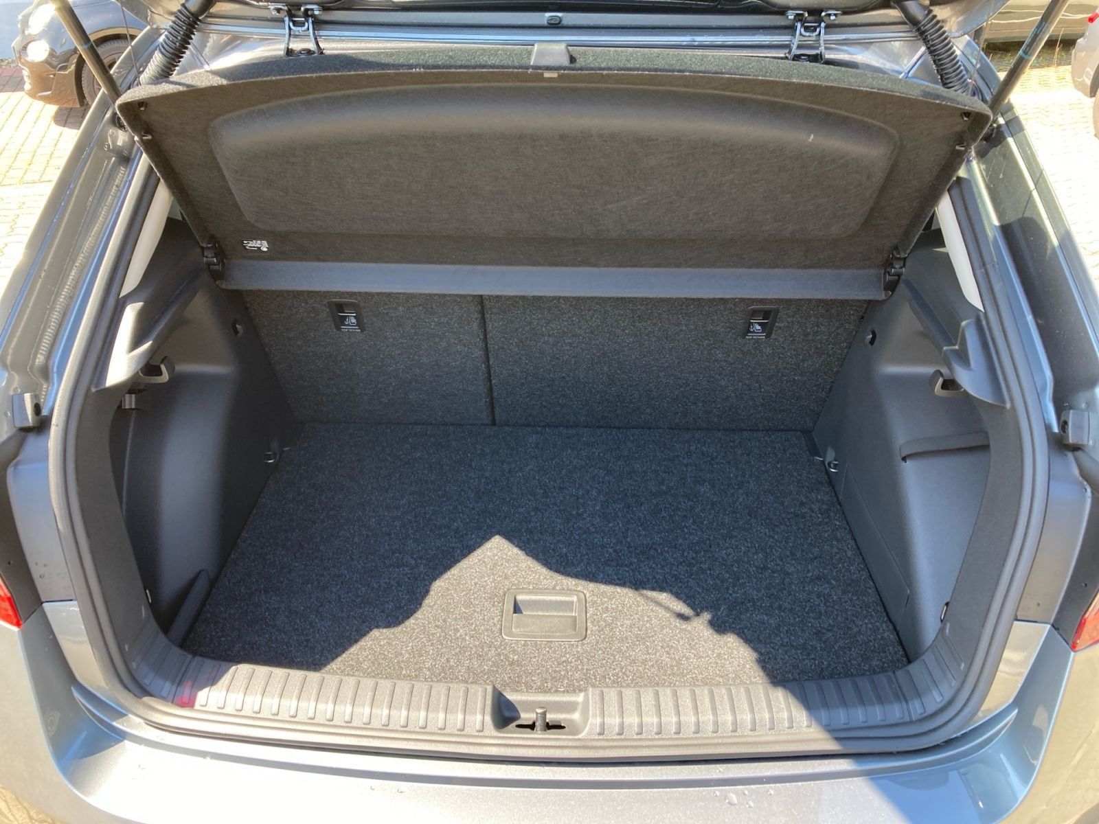 Fahrzeugabbildung SKODA Fabia Tour 1,0 TSI 116PS DSG ACC PDC Kamera SHZ