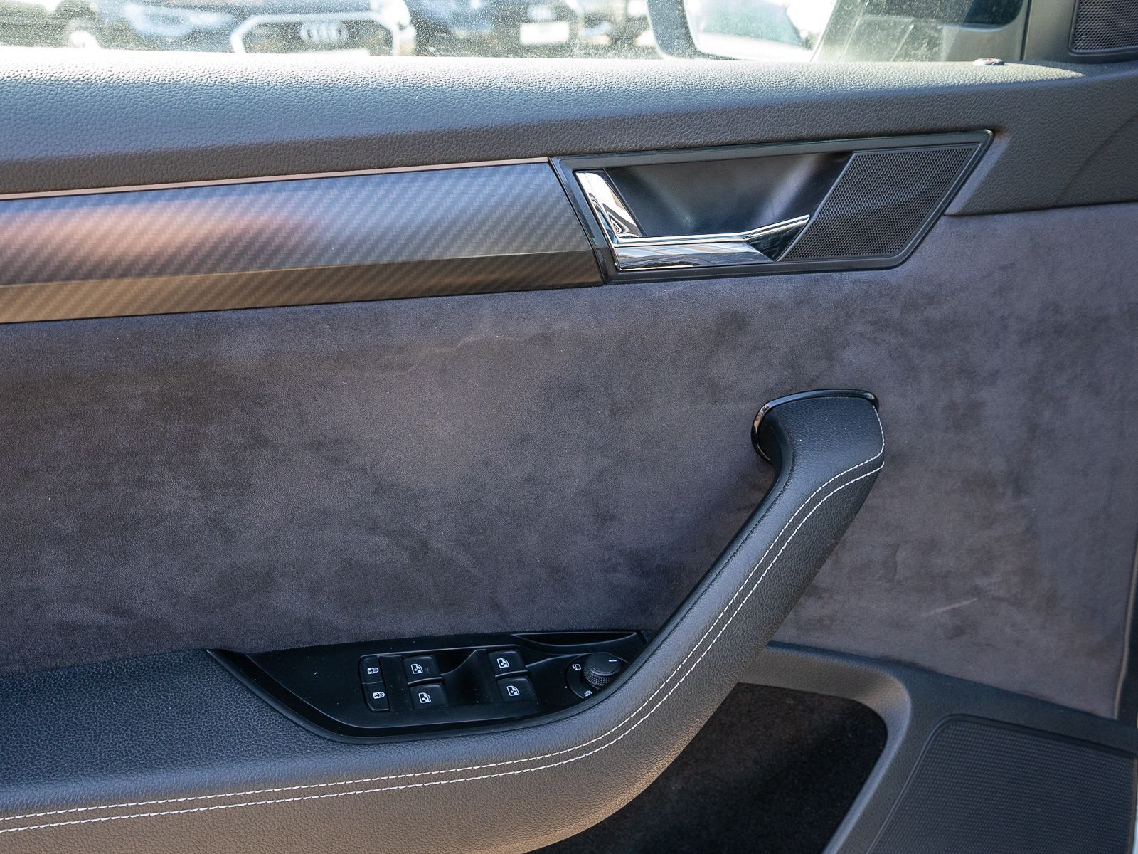 Fahrzeugabbildung SKODA Superb iV Combi Sportline 1,4Hybrid LED NAVI AHK