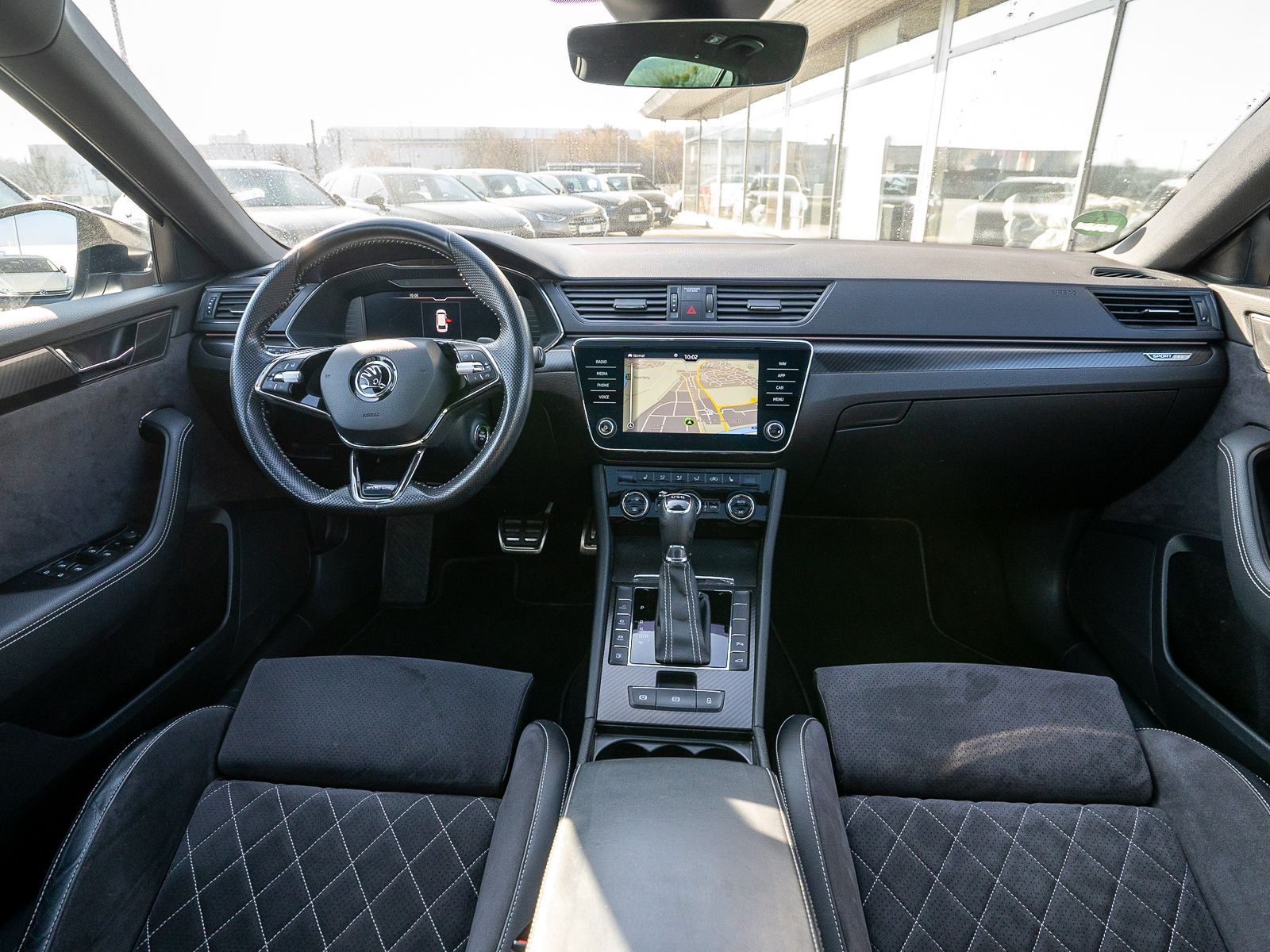 Fahrzeugabbildung SKODA Superb iV Combi Sportline 1,4Hybrid LED NAVI AHK
