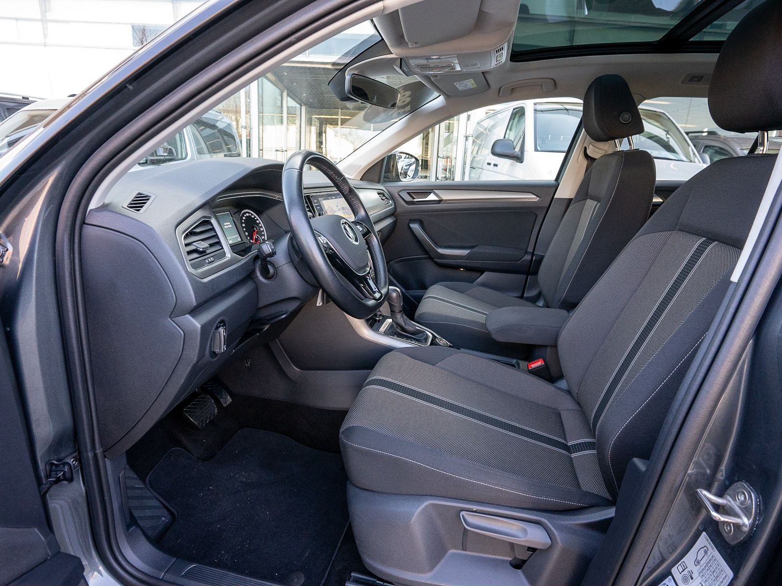 Fahrzeugabbildung Volkswagen T-ROC Style 4Motion 2,0TDI DSG NAVI PANO RFK AHK