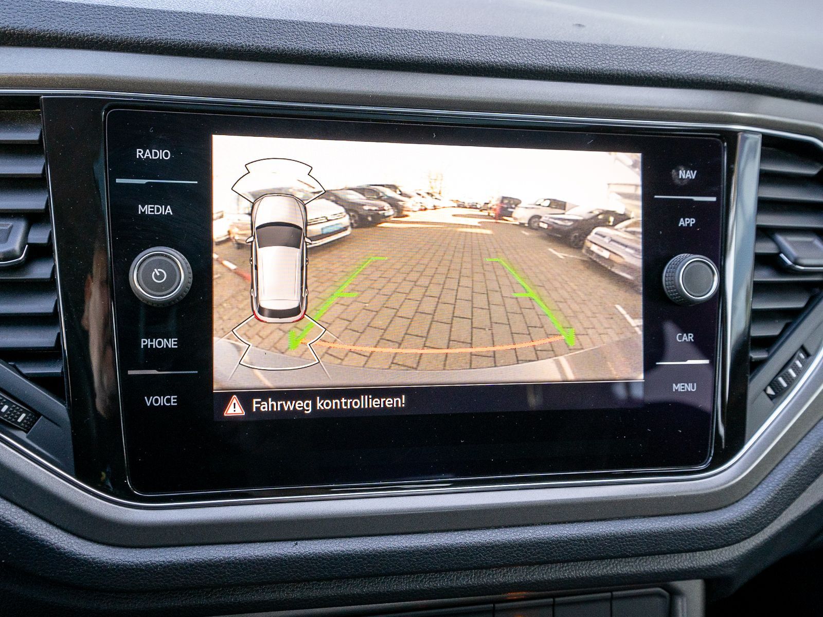 Fahrzeugabbildung Volkswagen T-ROC Style 4Motion 2,0TDI DSG NAVI PANO RFK AHK