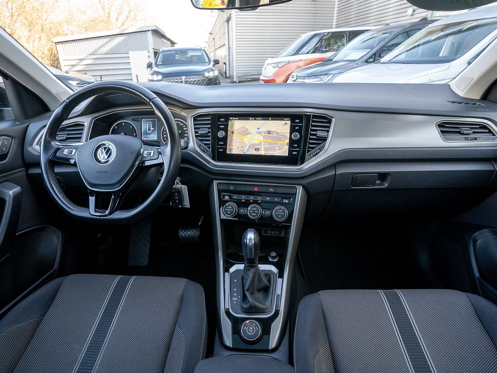 Fahrzeugabbildung Volkswagen T-ROC Style 4Motion 2,0TDI DSG NAVI PANO RFK AHK