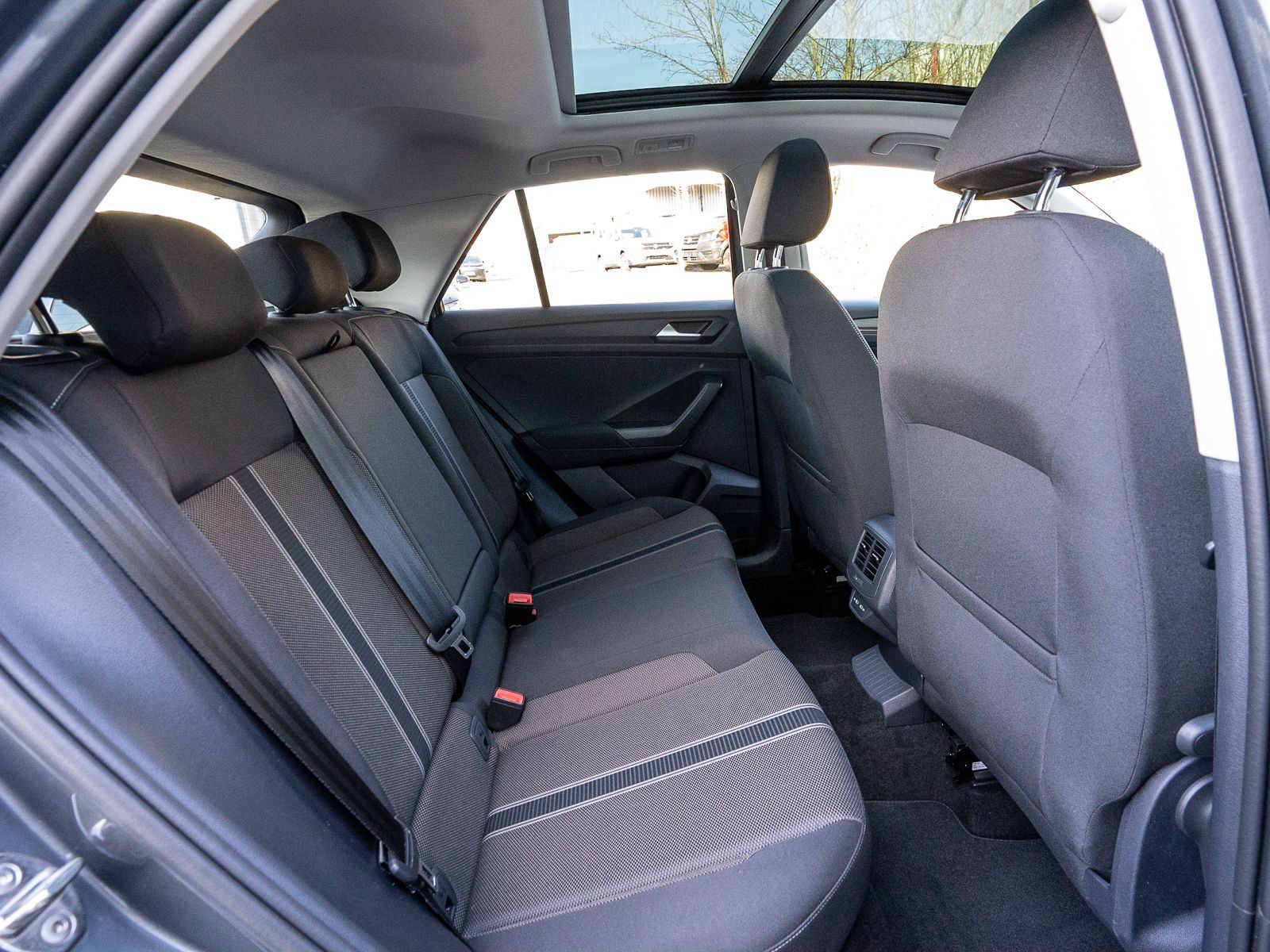 Fahrzeugabbildung Volkswagen T-ROC Style 4Motion 2,0TDI DSG NAVI PANO RFK AHK