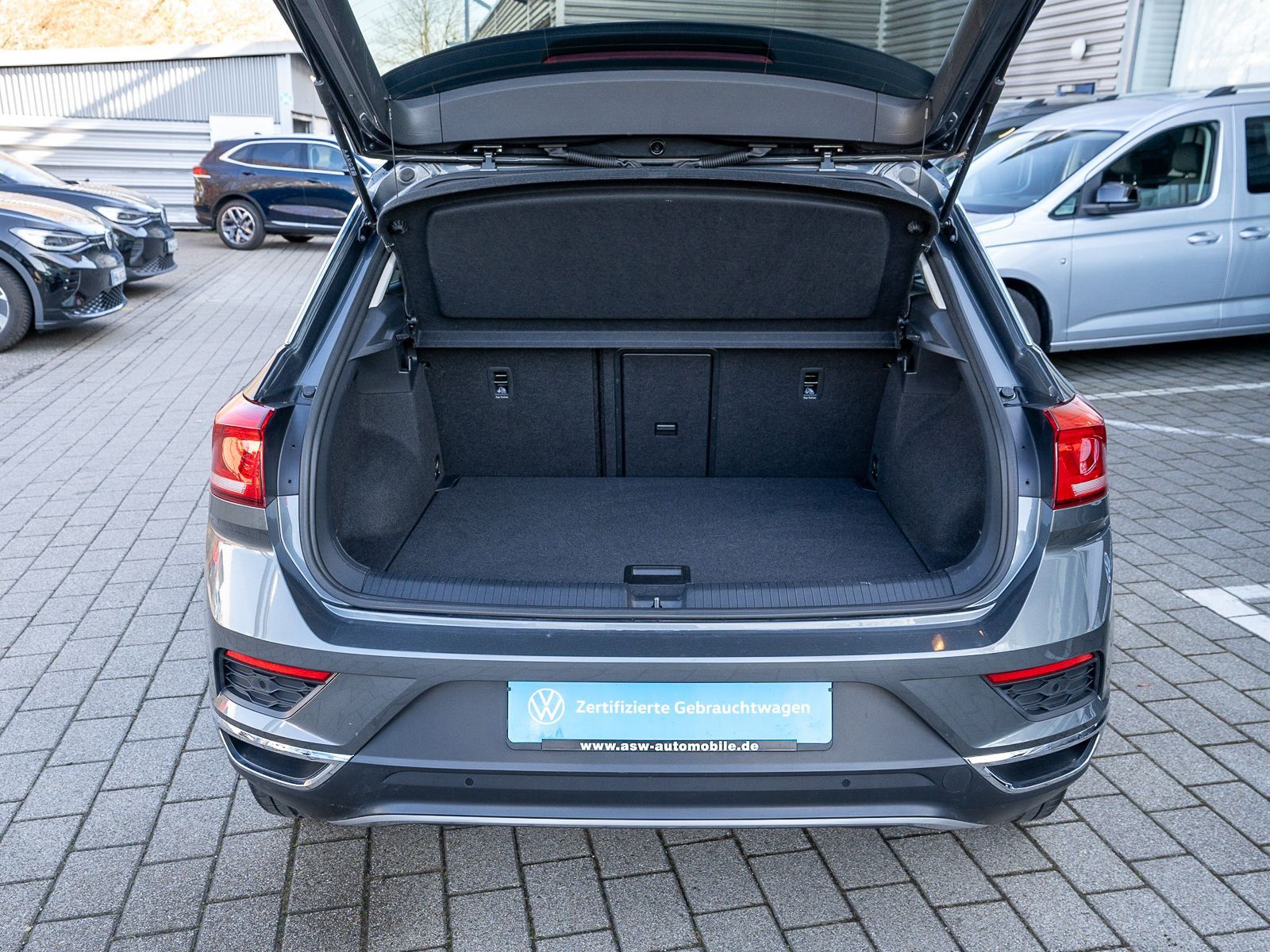 Fahrzeugabbildung Volkswagen T-ROC Style 4Motion 2,0TDI DSG NAVI PANO RFK AHK