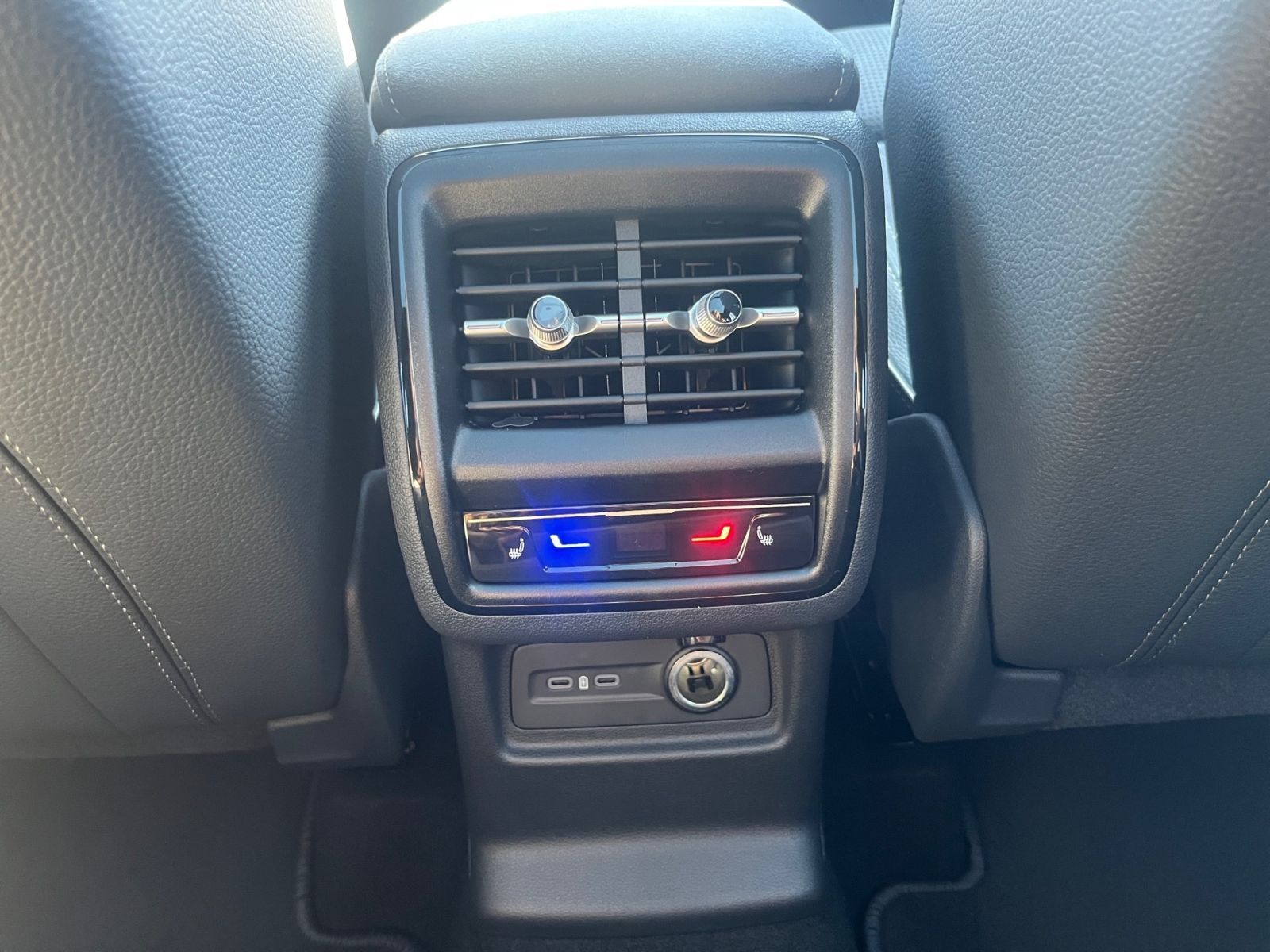 Fahrzeugabbildung SKODA Kodiaq Sportline 2,0 TDI 193PS DSG 4x4 ACC AHK