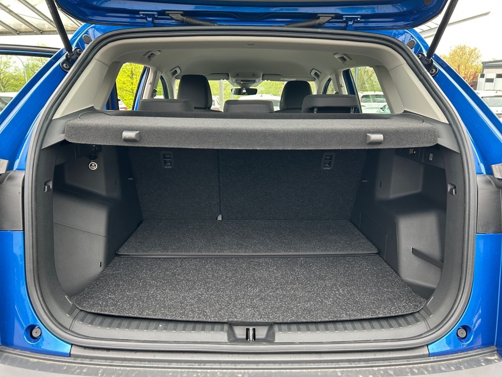 Fahrzeugabbildung SKODA Elroq 50 Tour 55 kWh Elektromotor 170PS SHZ AHK