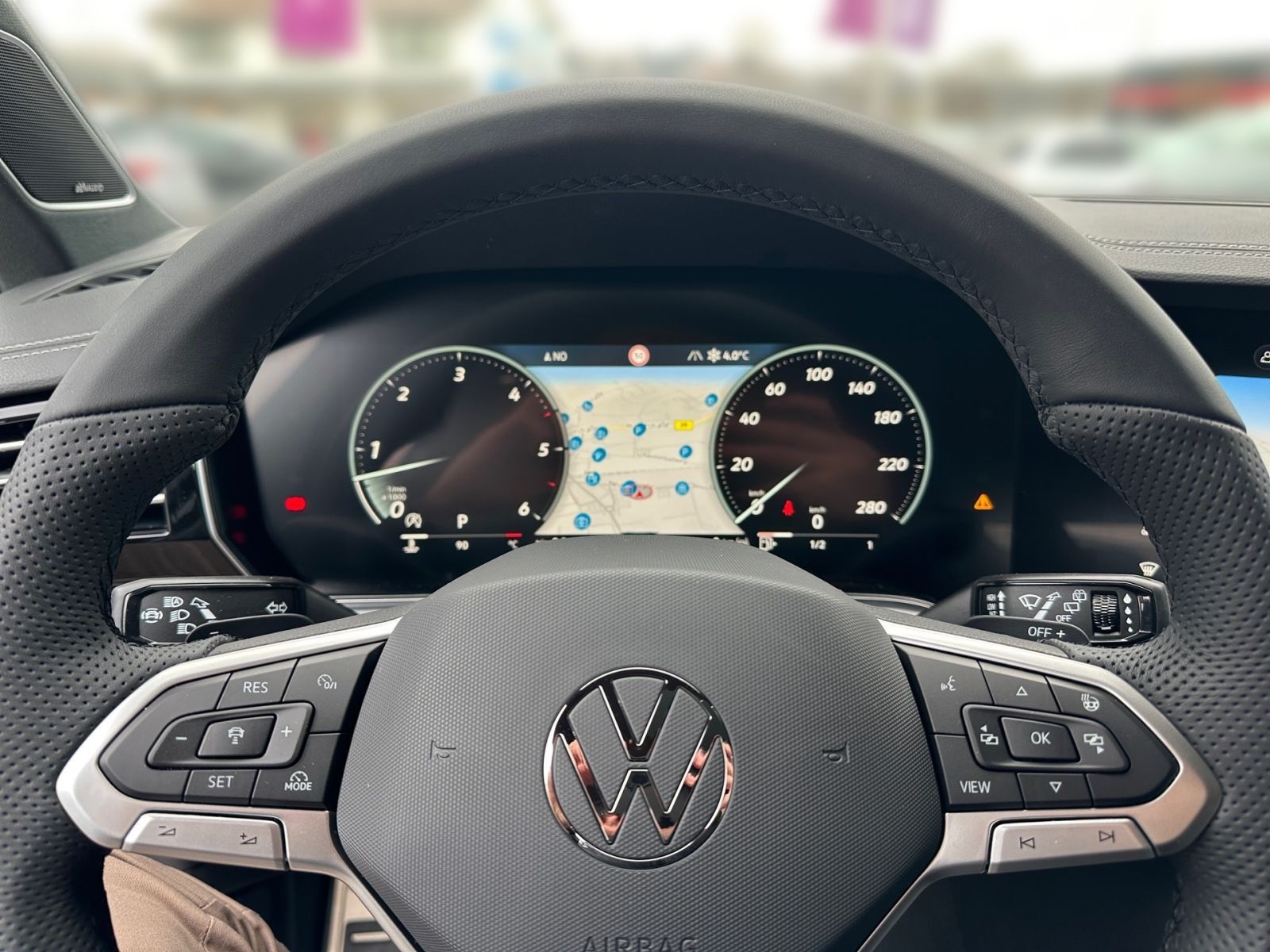Fahrzeugabbildung Volkswagen Touareg R-Line 3,0l TDI 286 PS 4M SHZ NAVI ACC