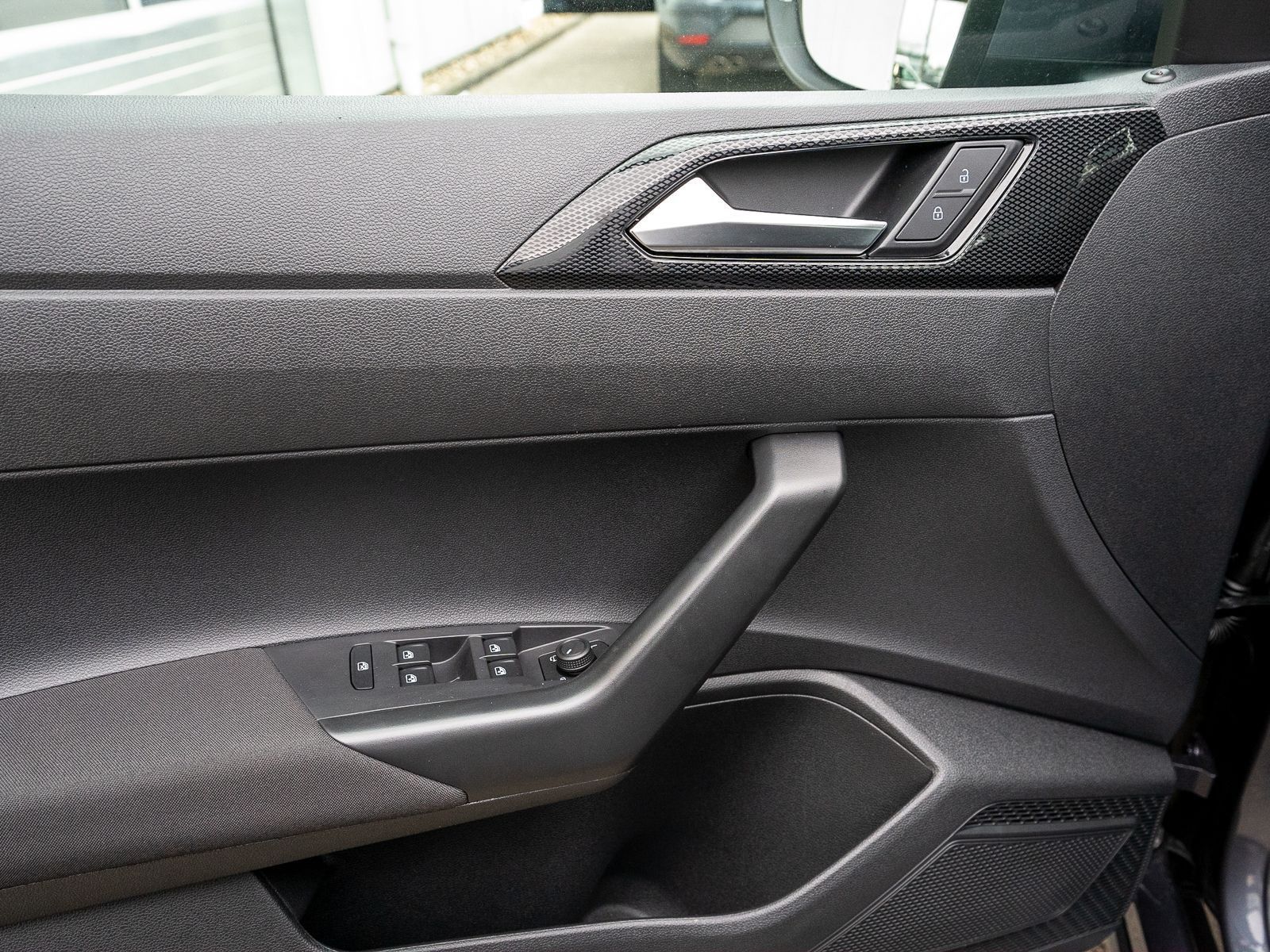 Fahrzeugabbildung Volkswagen Taigo Life 1.0 TSI 5-Gang LED Navi PDC SHZ