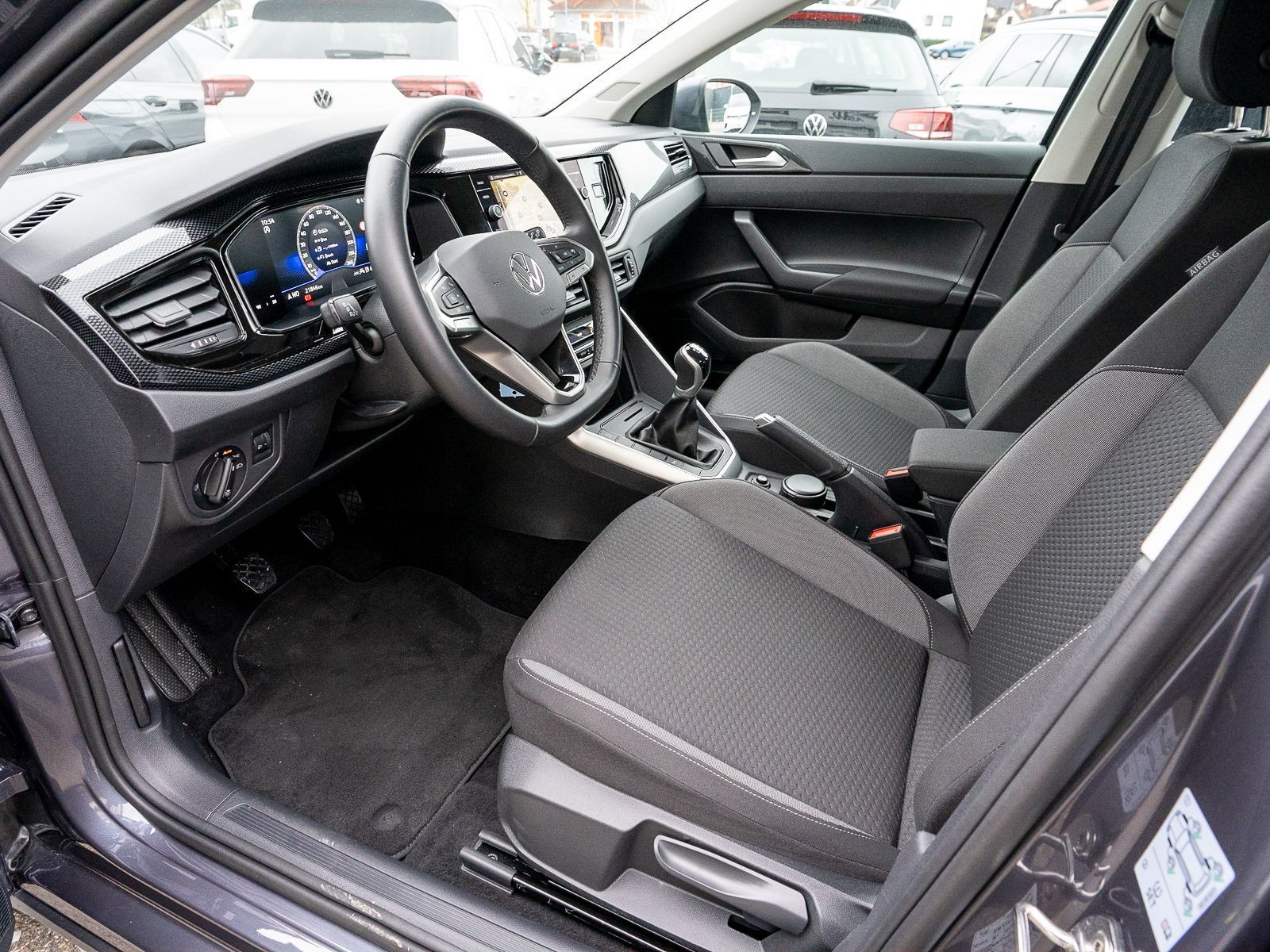 Fahrzeugabbildung Volkswagen Taigo Life 1.0 TSI 5-Gang LED Navi PDC SHZ