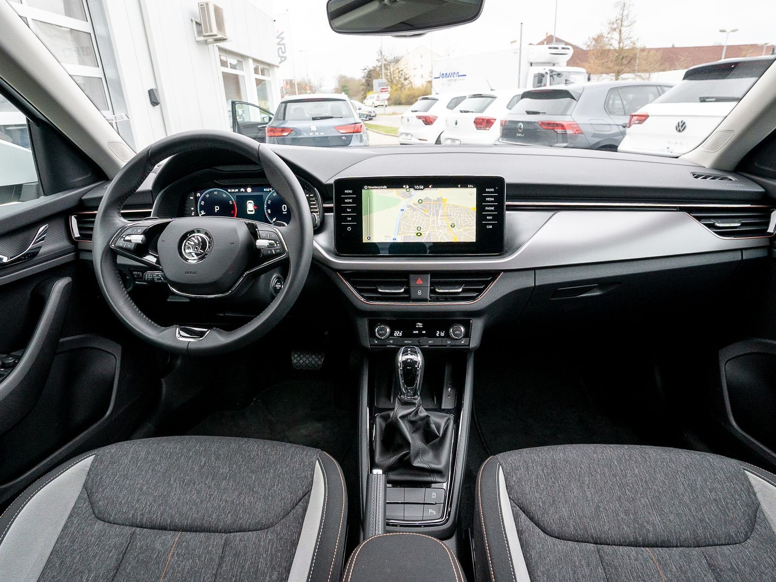 Fahrzeugabbildung SKODA Kamiq Style 1.5 TSI DSG LED Navi RFK ACC SHZ AHK