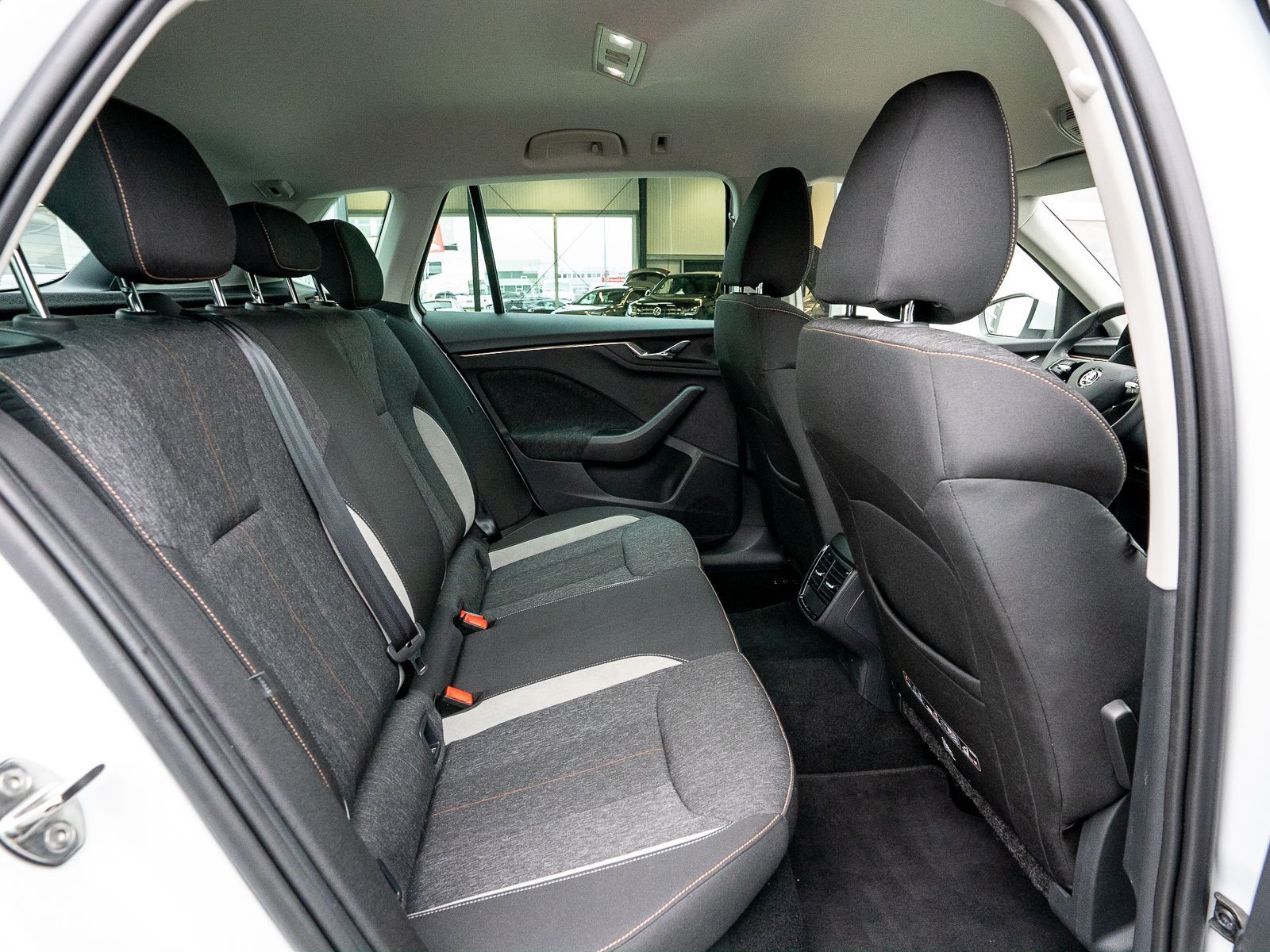 Fahrzeugabbildung SKODA Kamiq Style 1.5 TSI DSG LED Navi RFK ACC SHZ AHK