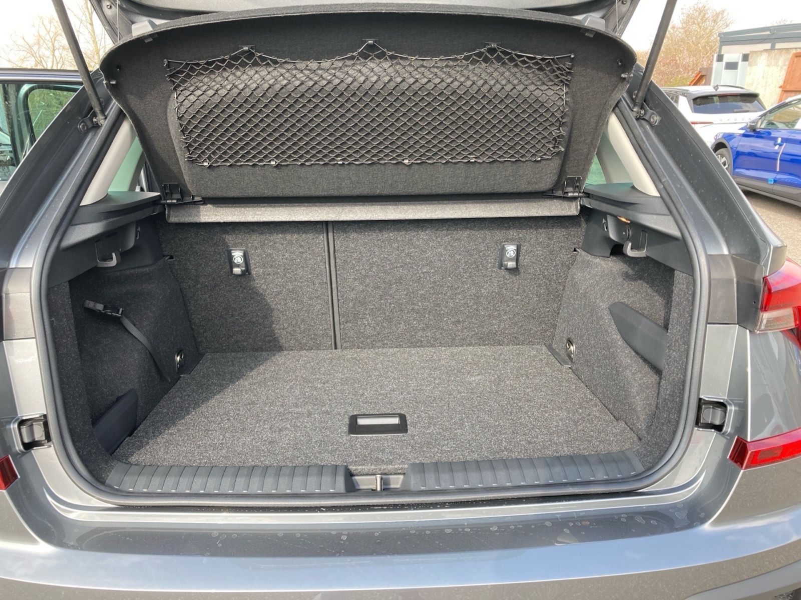 Fahrzeugabbildung SKODA Kamiq Tour 1,0 TSI 116PS DSG ACC Kamera PDC SHZ