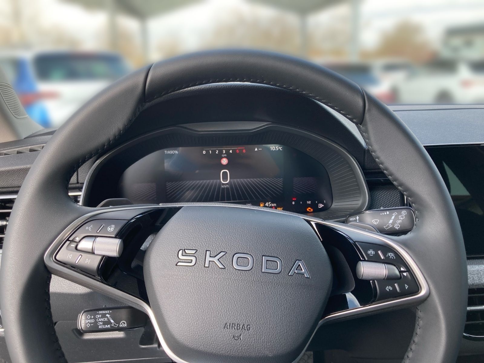 Fahrzeugabbildung SKODA Kamiq Tour 1,0 TSI 116PS DSG ACC Kamera PDC SHZ